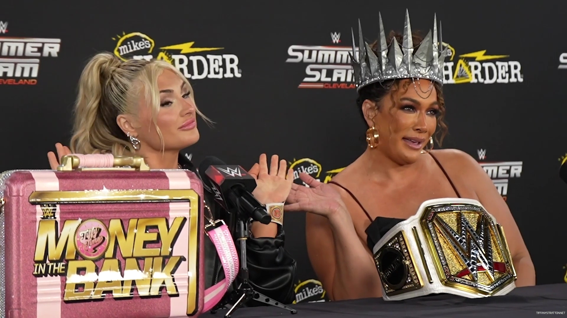 NIA_JAX___TIFFANY_STRATTON_WWE_SUMMERSLAM_2024_PRESS_CONFERENCE21_mp40000.jpg