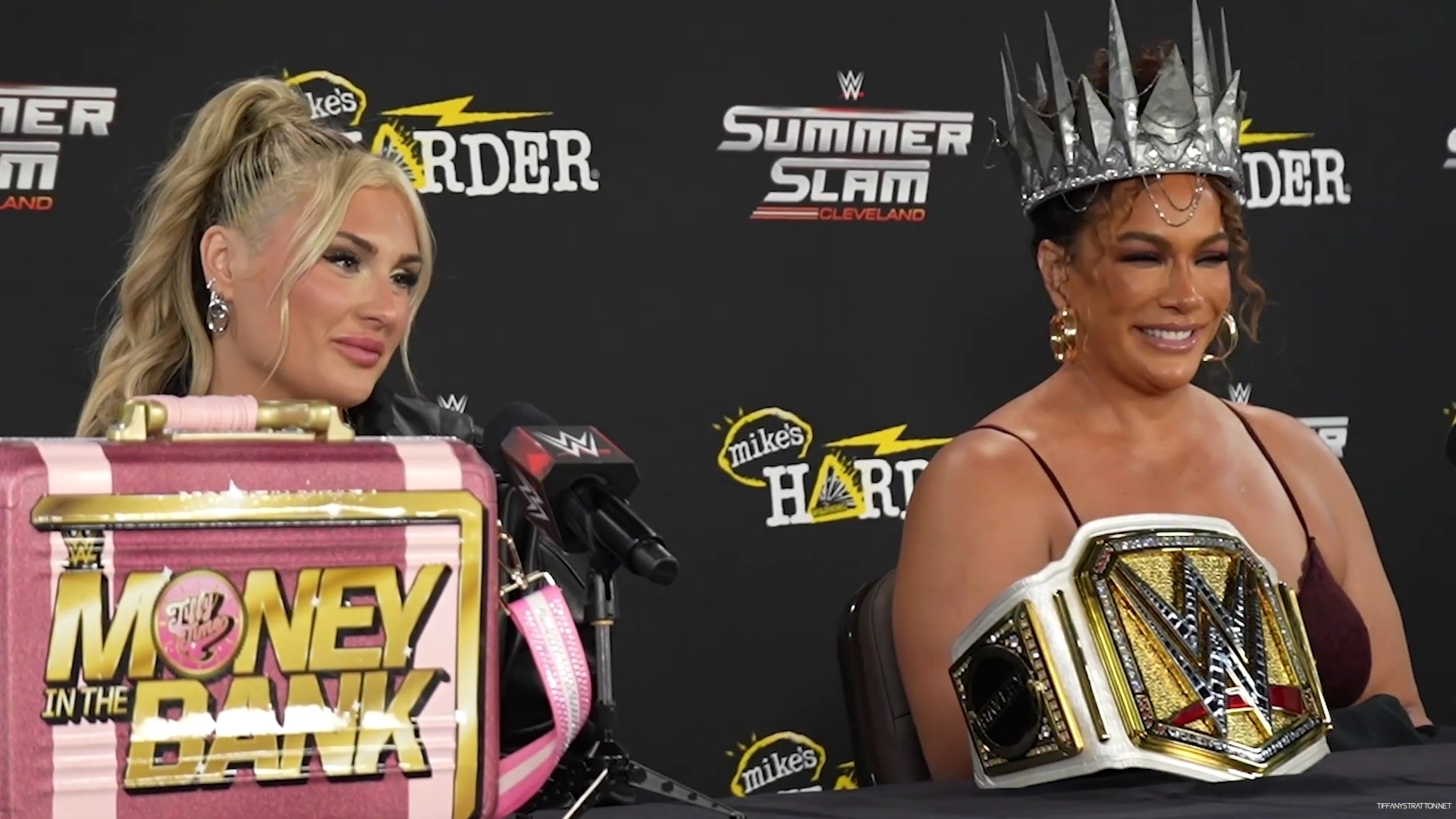 NIA_JAX___TIFFANY_STRATTON_WWE_SUMMERSLAM_2024_PRESS_CONFERENCE21_mp40014.jpg