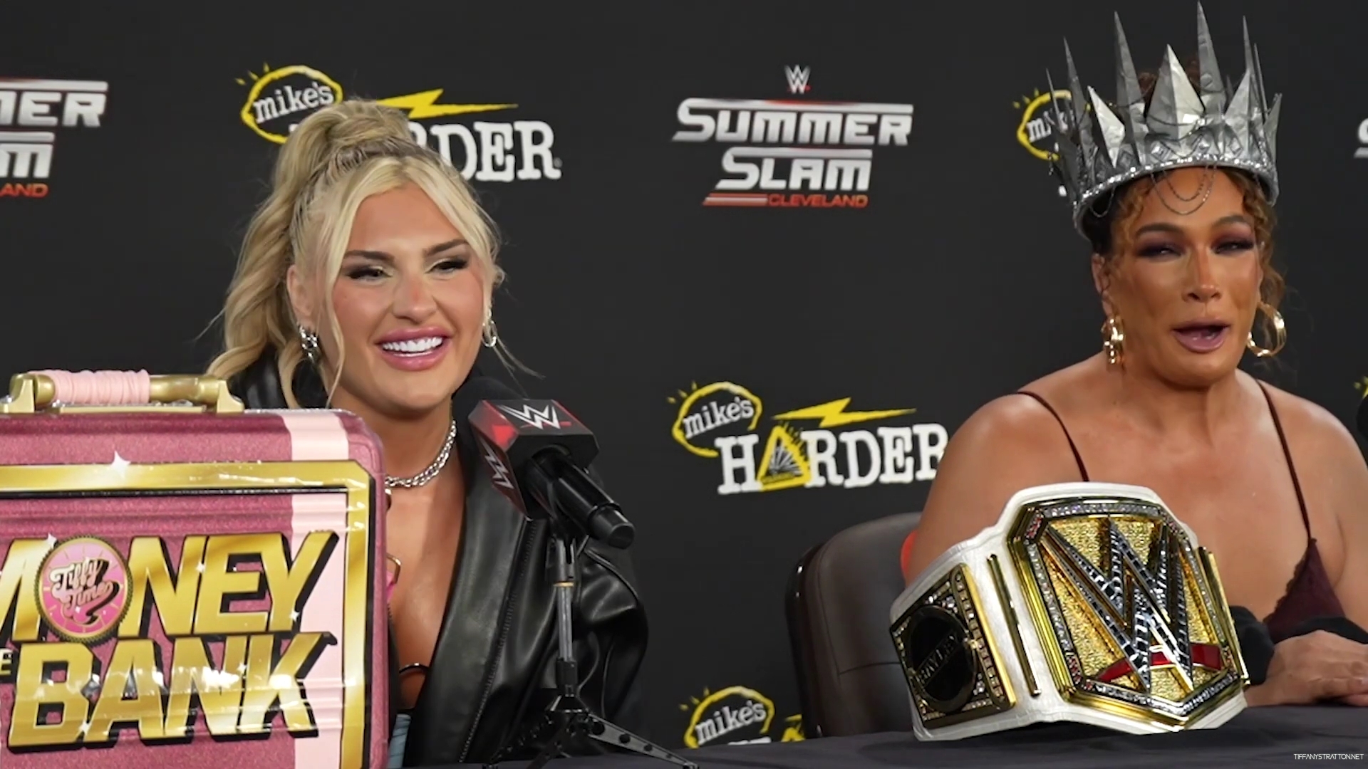 NIA_JAX___TIFFANY_STRATTON_WWE_SUMMERSLAM_2024_PRESS_CONFERENCE21_mp40301.jpg