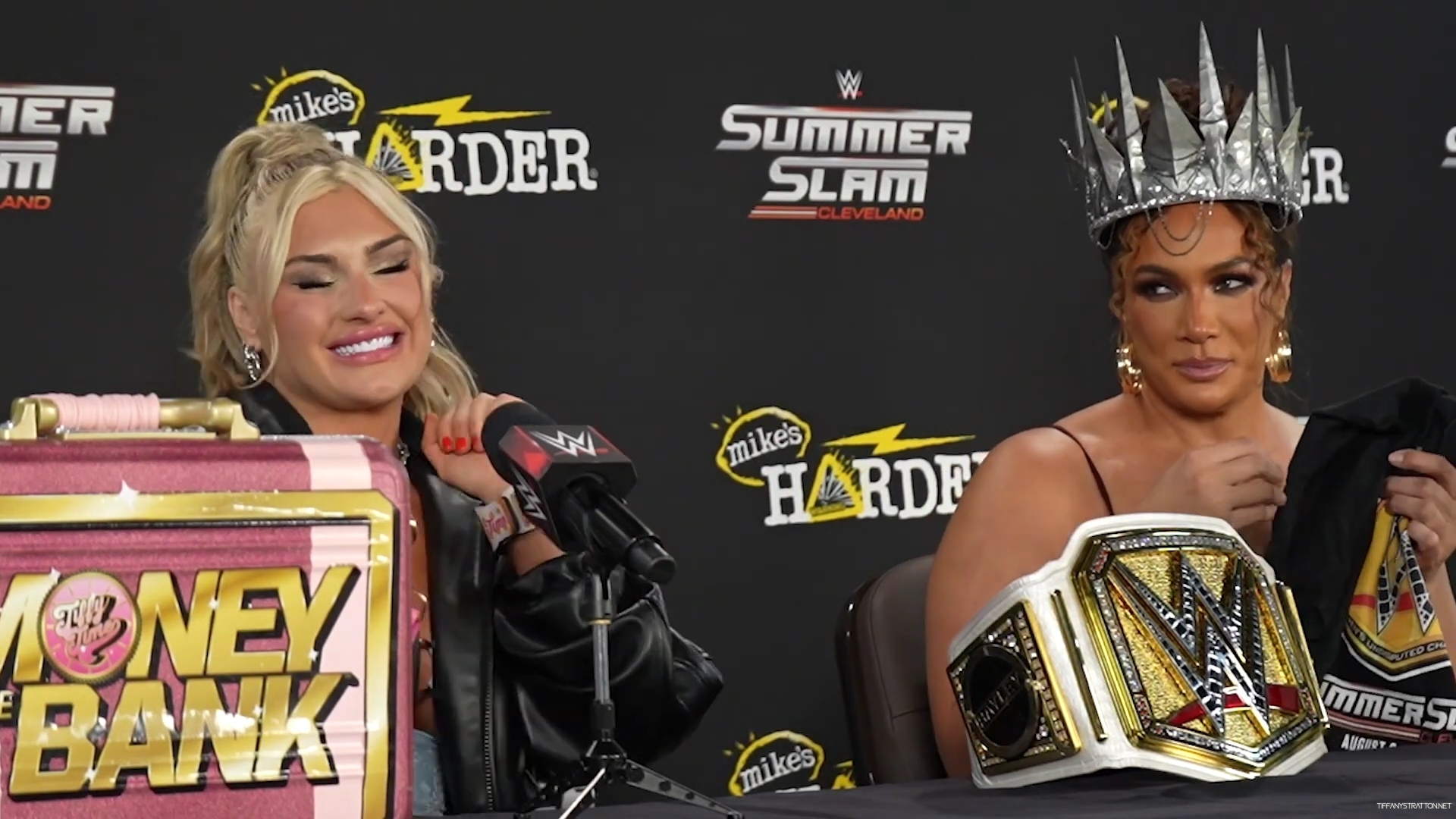 NIA_JAX___TIFFANY_STRATTON_WWE_SUMMERSLAM_2024_PRESS_CONFERENCE21_mp40331.jpg