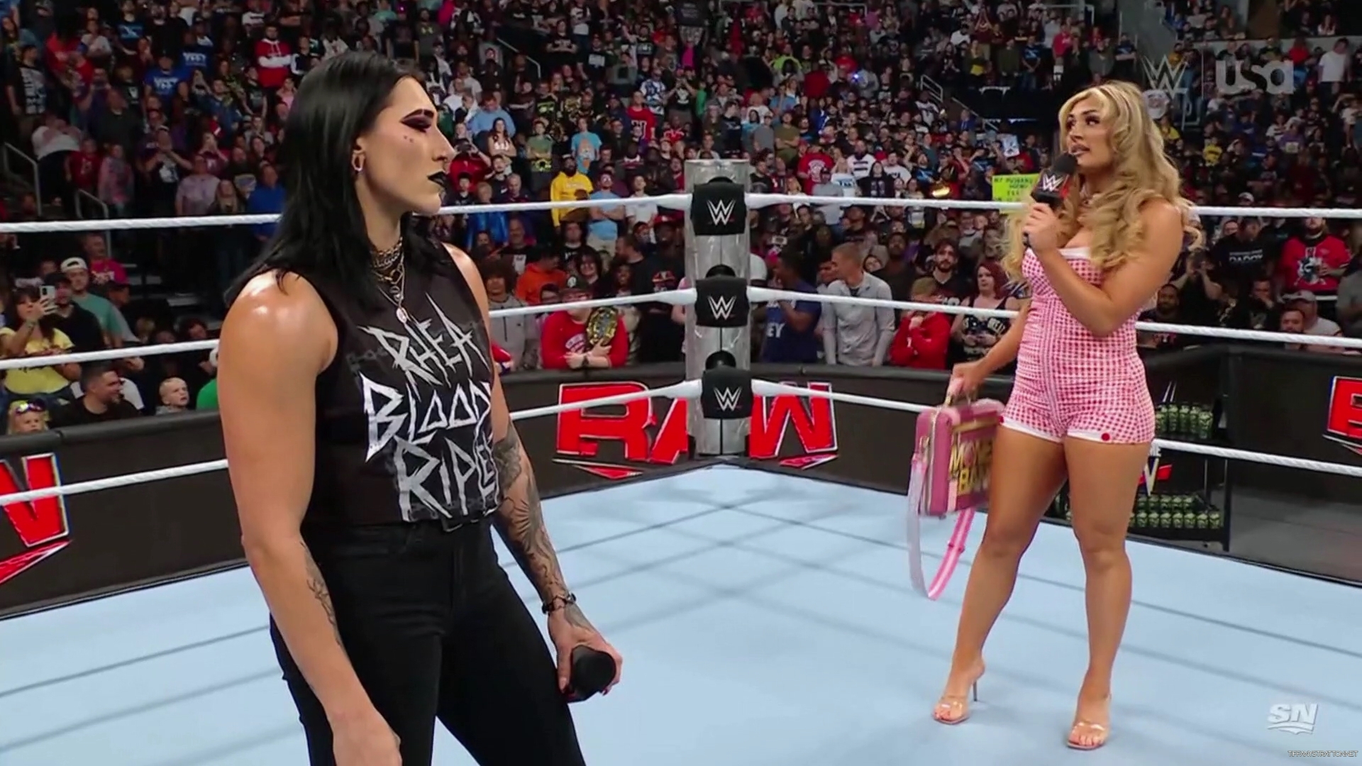 WWE_Monday_Night_Raw_2024_10_14_1080p_Sportnet360_h264-Star_mp42986.jpg