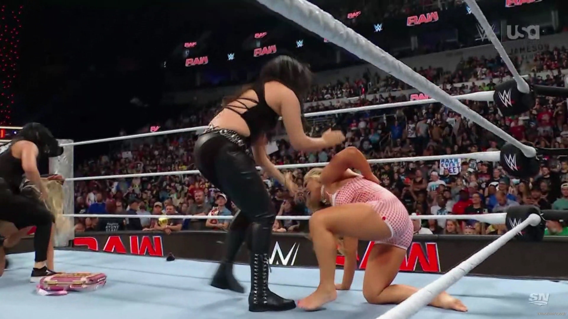 WWE_Monday_Night_Raw_2024_10_14_1080p_Sportnet360_h264-Star_mp43050.jpg