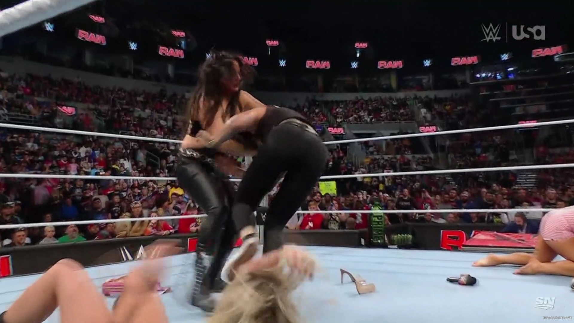 WWE_Monday_Night_Raw_2024_10_14_1080p_Sportnet360_h264-Star_mp43060.jpg