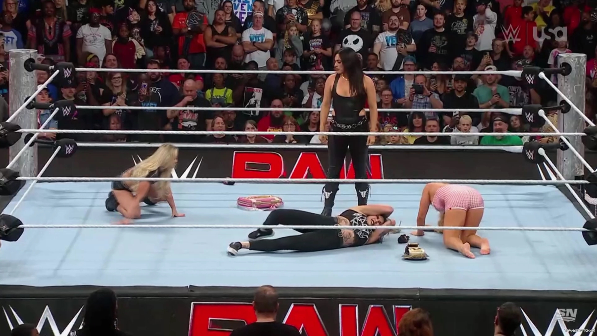 WWE_Monday_Night_Raw_2024_10_14_1080p_Sportnet360_h264-Star_mp43069.jpg