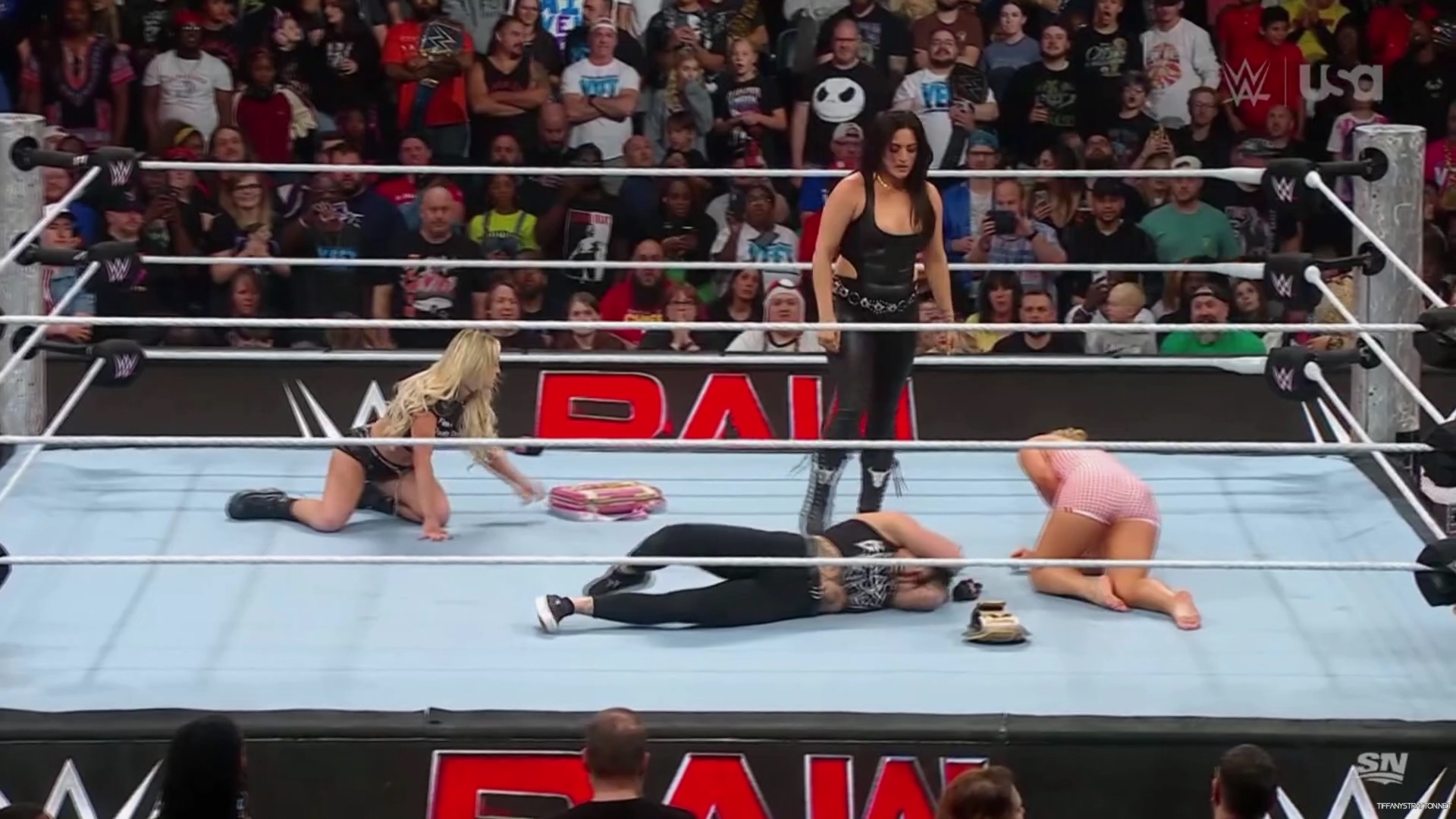 WWE_Monday_Night_Raw_2024_10_14_1080p_Sportnet360_h264-Star_mp43070.jpg