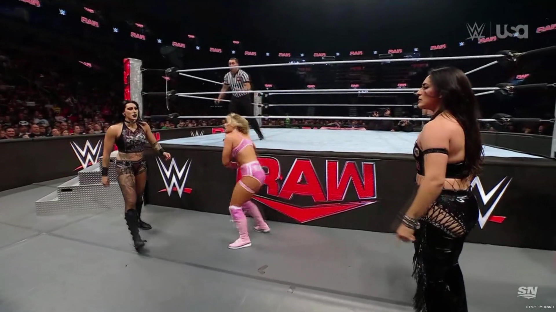 WWE_Monday_Night_Raw_2024_10_14_1080p_Sportnet360_h264-Star_mp43348.jpg