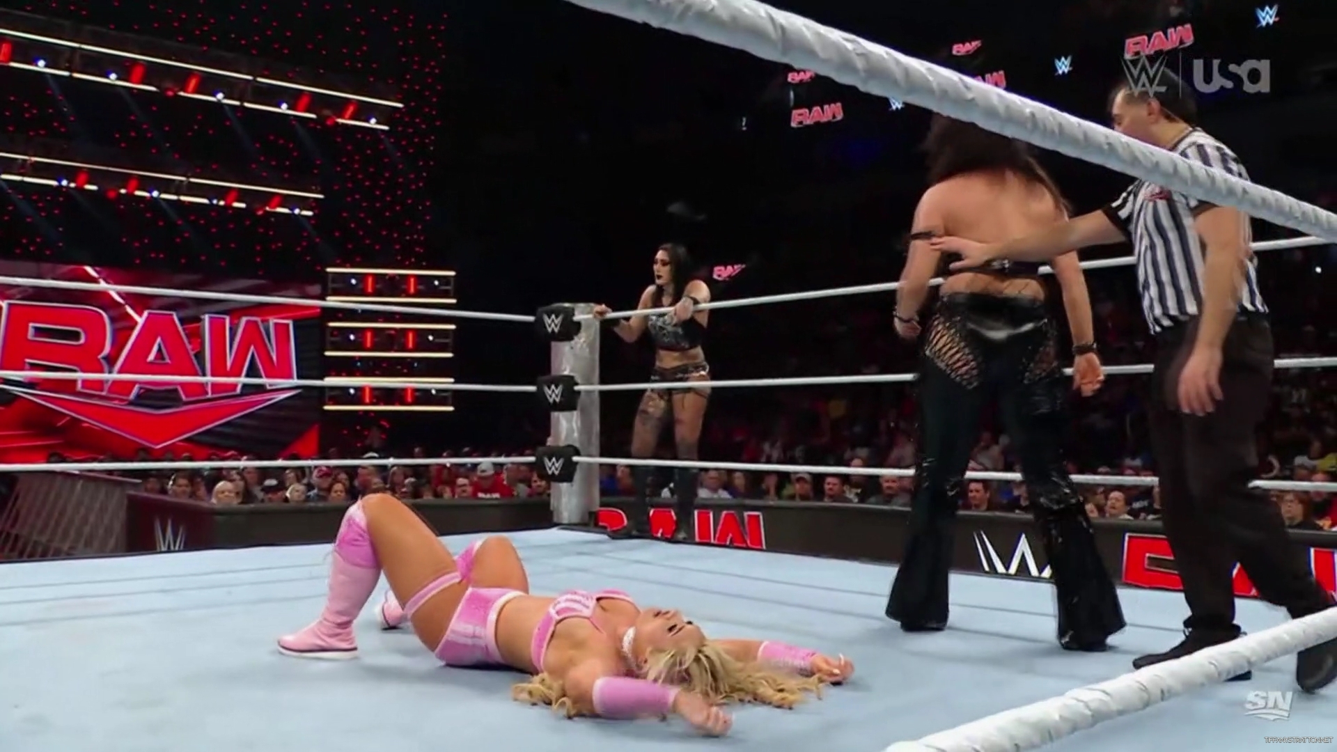 WWE_Monday_Night_Raw_2024_10_14_1080p_Sportnet360_h264-Star_mp43507.jpg