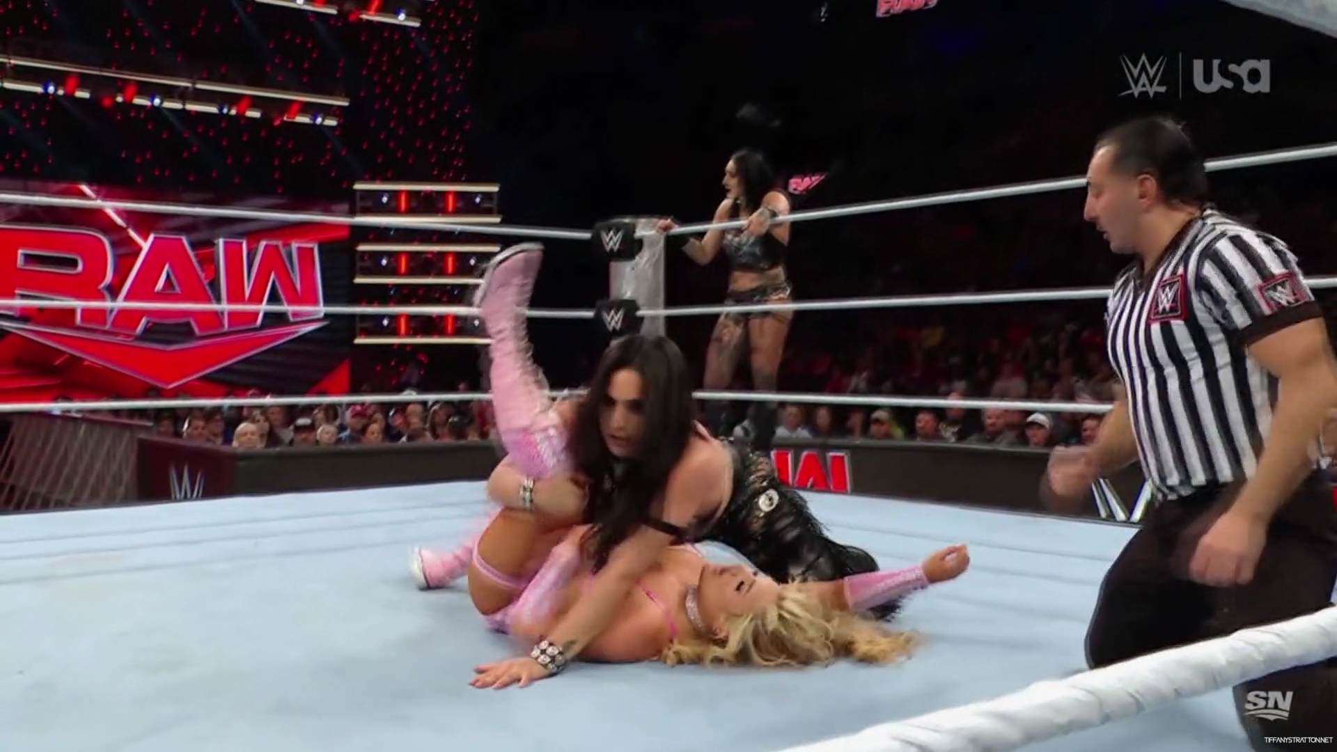 WWE_Monday_Night_Raw_2024_10_14_1080p_Sportnet360_h264-Star_mp43509.jpg