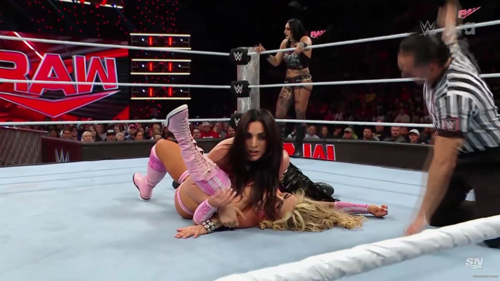 WWE_Monday_Night_Raw_2024_10_14_1080p_Sportnet360_h264-Star_mp43510.jpg