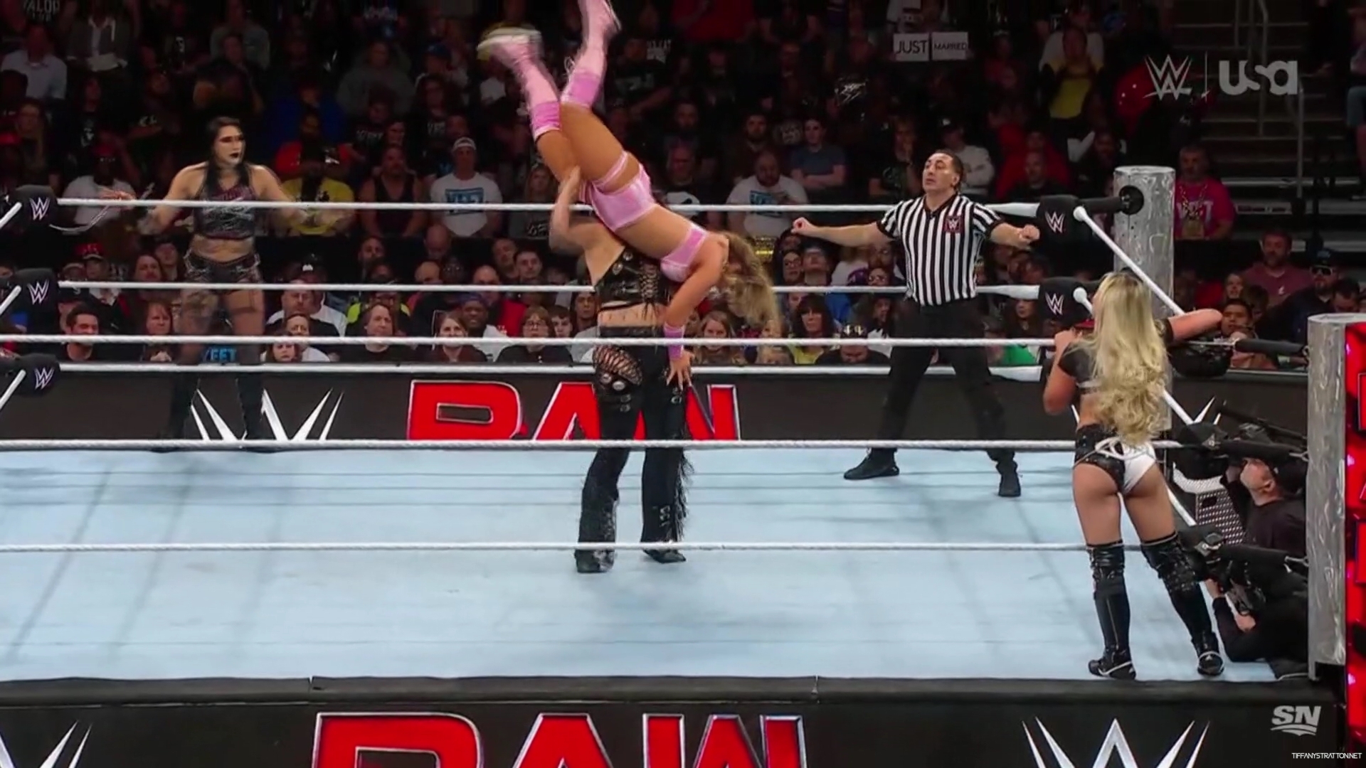 WWE_Monday_Night_Raw_2024_10_14_1080p_Sportnet360_h264-Star_mp43518.jpg