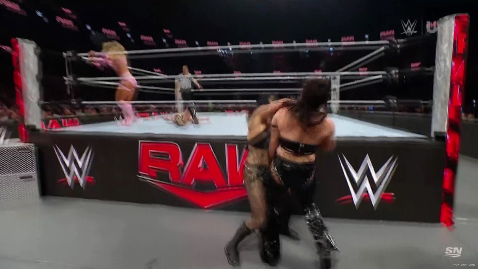 WWE_Monday_Night_Raw_2024_10_14_1080p_Sportnet360_h264-Star_mp43590.jpg