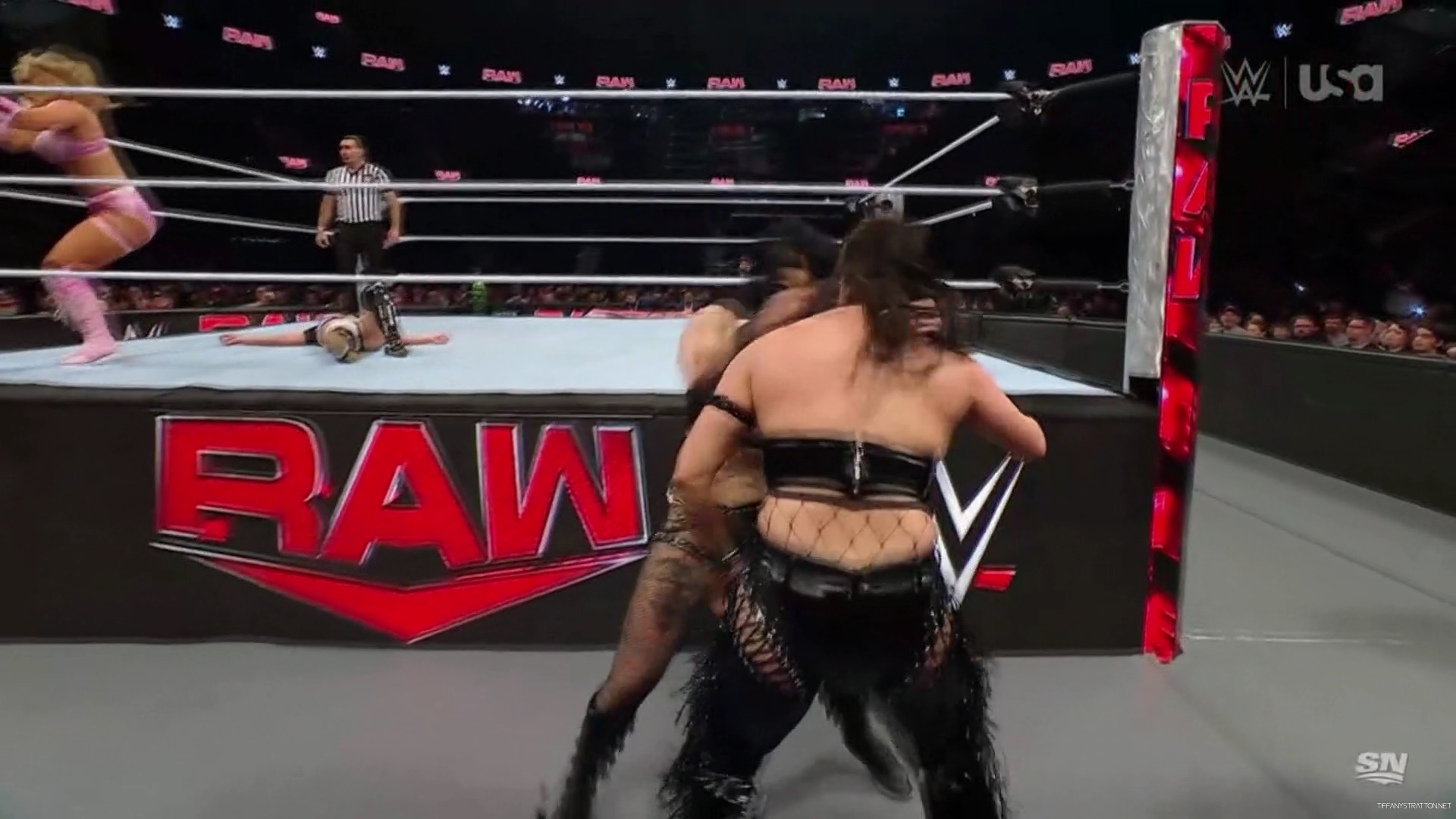 WWE_Monday_Night_Raw_2024_10_14_1080p_Sportnet360_h264-Star_mp43591.jpg