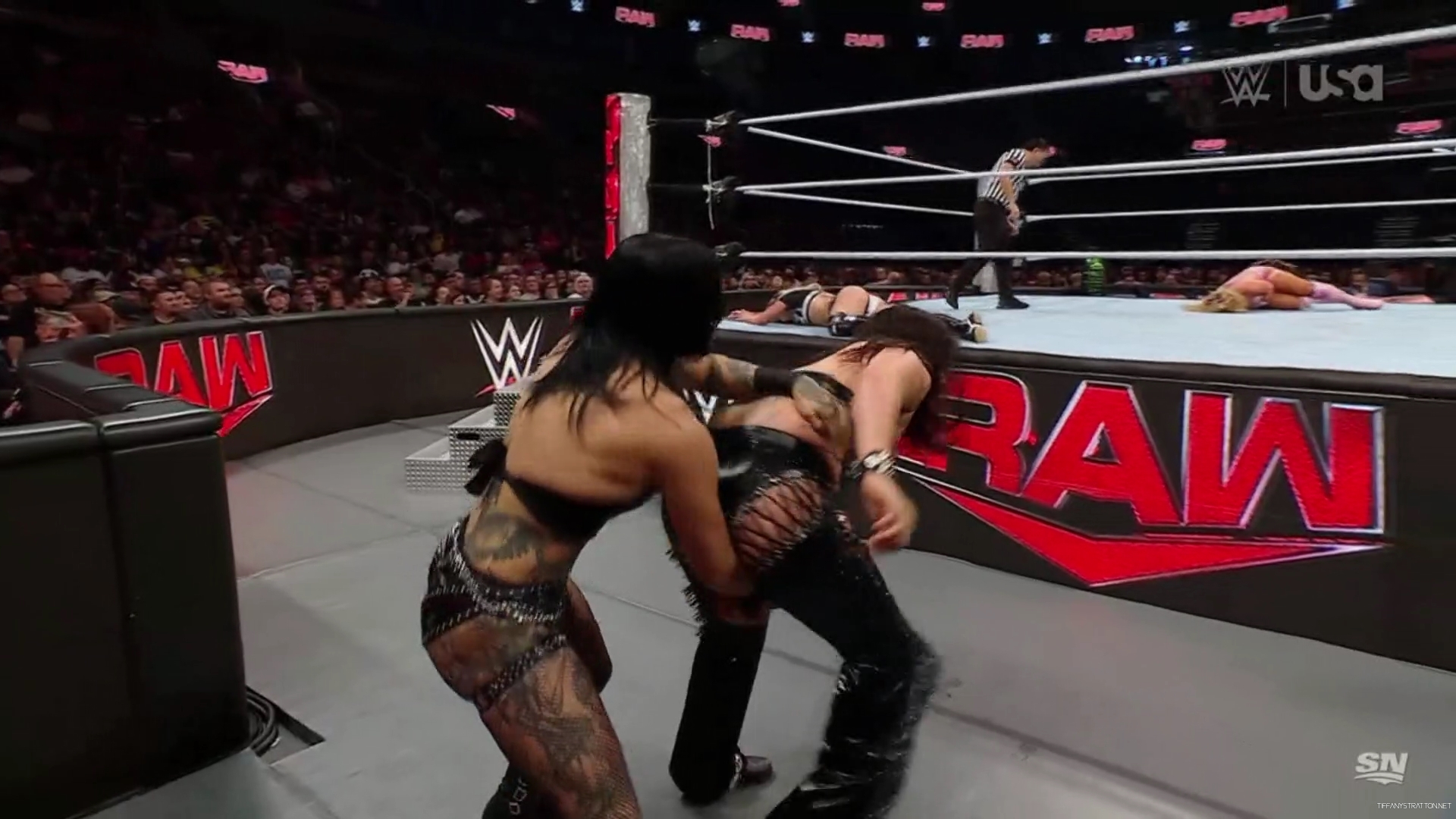 WWE_Monday_Night_Raw_2024_10_14_1080p_Sportnet360_h264-Star_mp43597.jpg