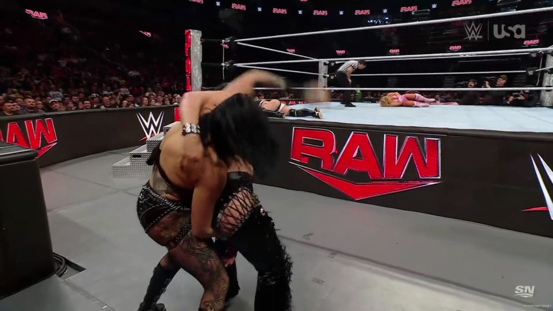 WWE_Monday_Night_Raw_2024_10_14_1080p_Sportnet360_h264-Star_mp43598.jpg