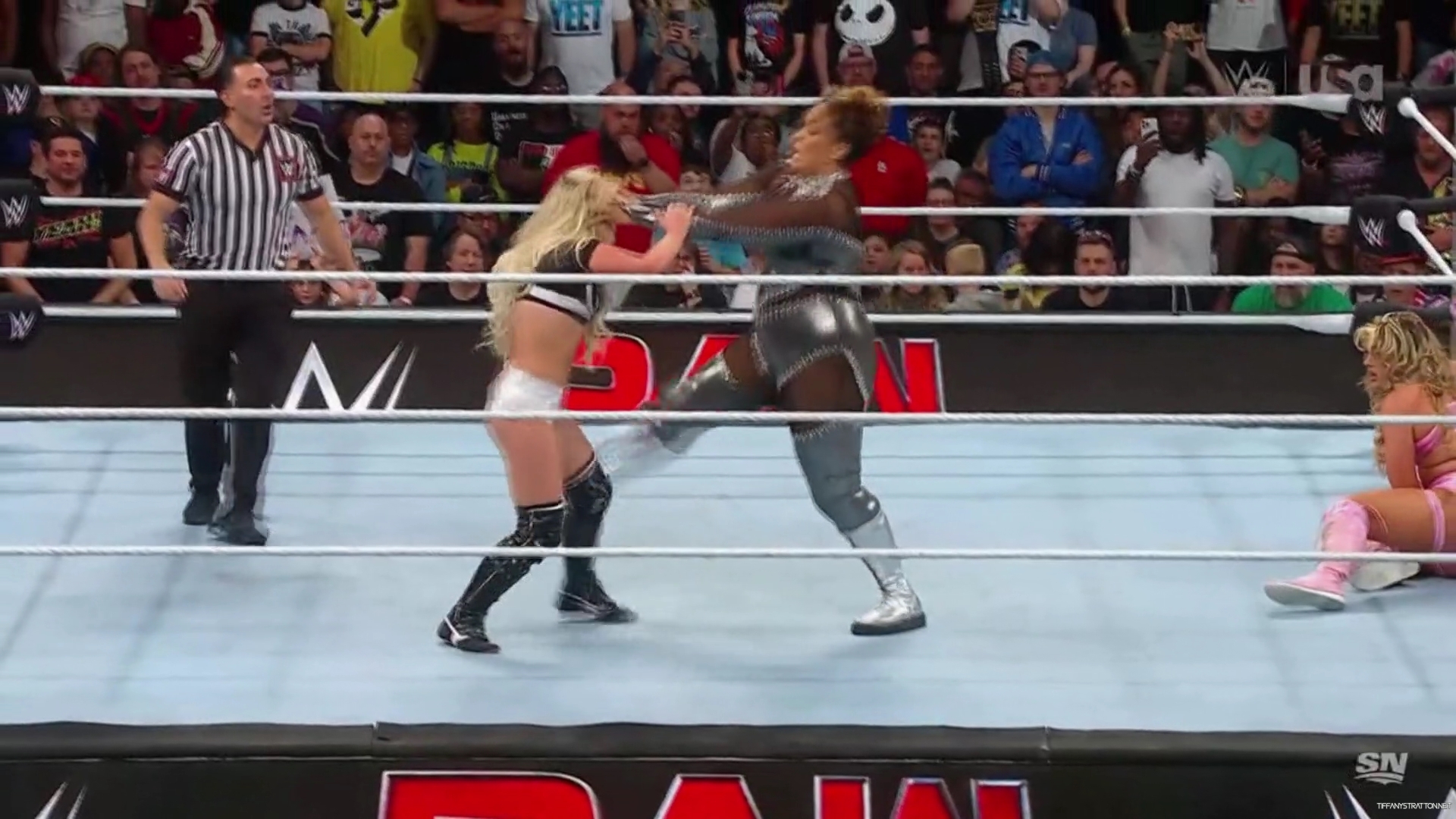 WWE_Monday_Night_Raw_2024_10_14_1080p_Sportnet360_h264-Star_mp43646.jpg