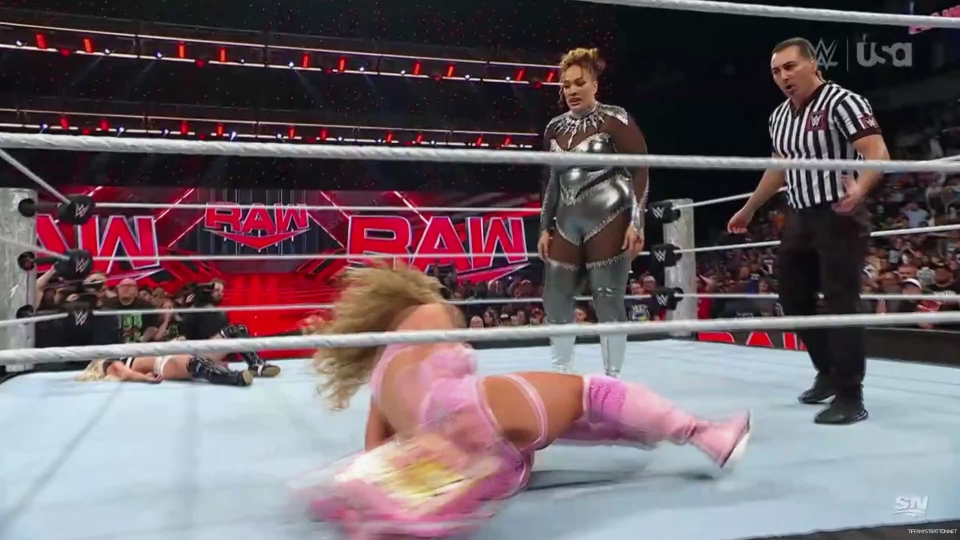 WWE_Monday_Night_Raw_2024_10_14_1080p_Sportnet360_h264-Star_mp43688.jpg