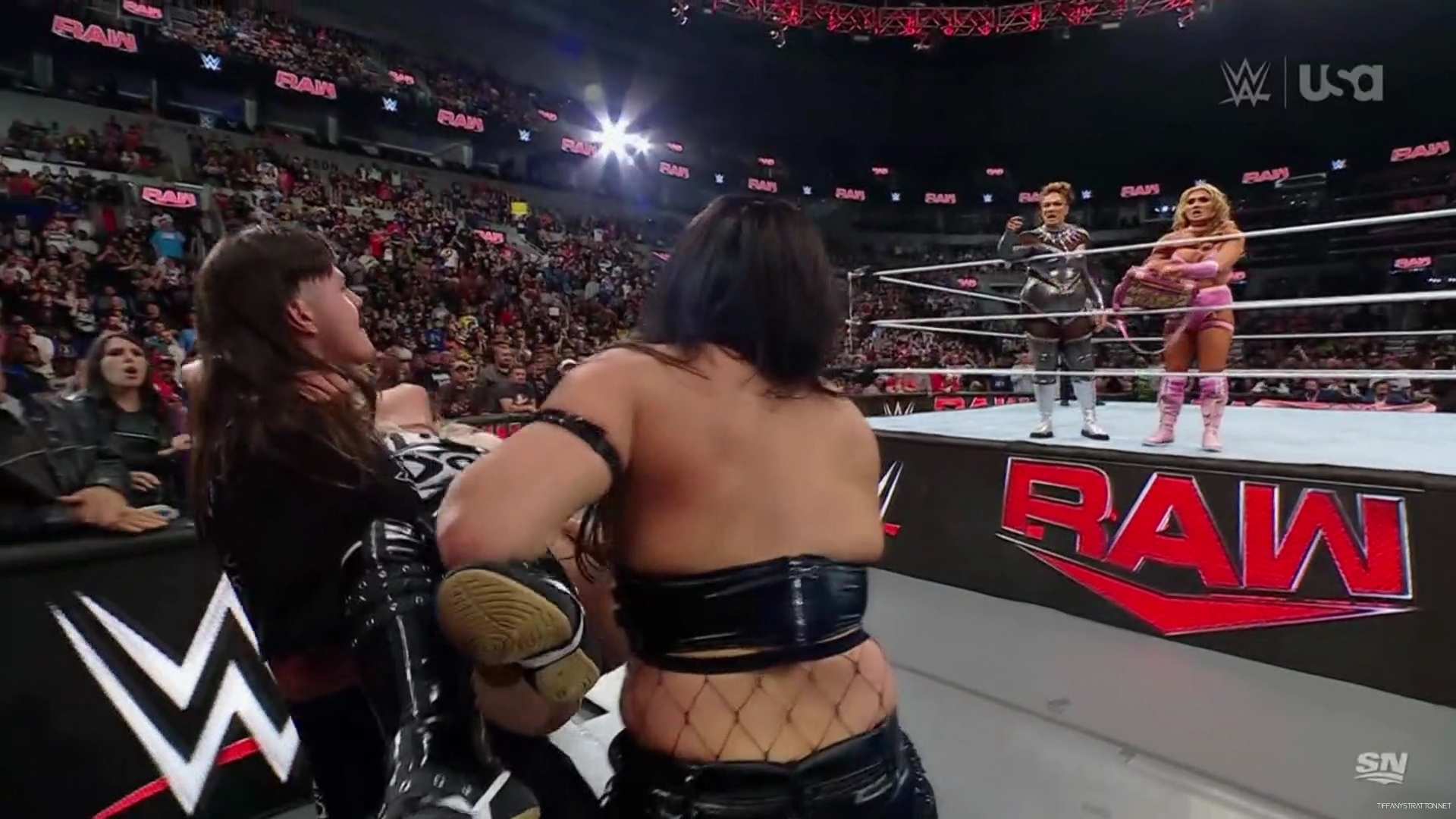 WWE_Monday_Night_Raw_2024_10_14_1080p_Sportnet360_h264-Star_mp43702.jpg