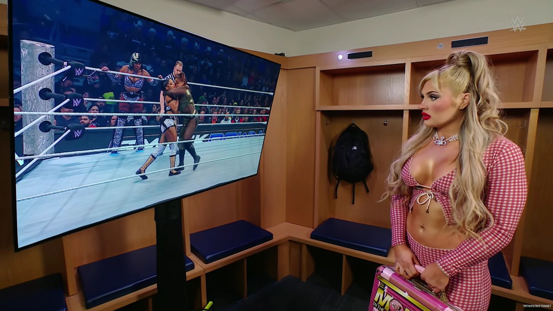 WWE_Friday_Night_SmackDown_2024_12_20_1080p_NETFLiX_h264-Star_mp40009.jpg