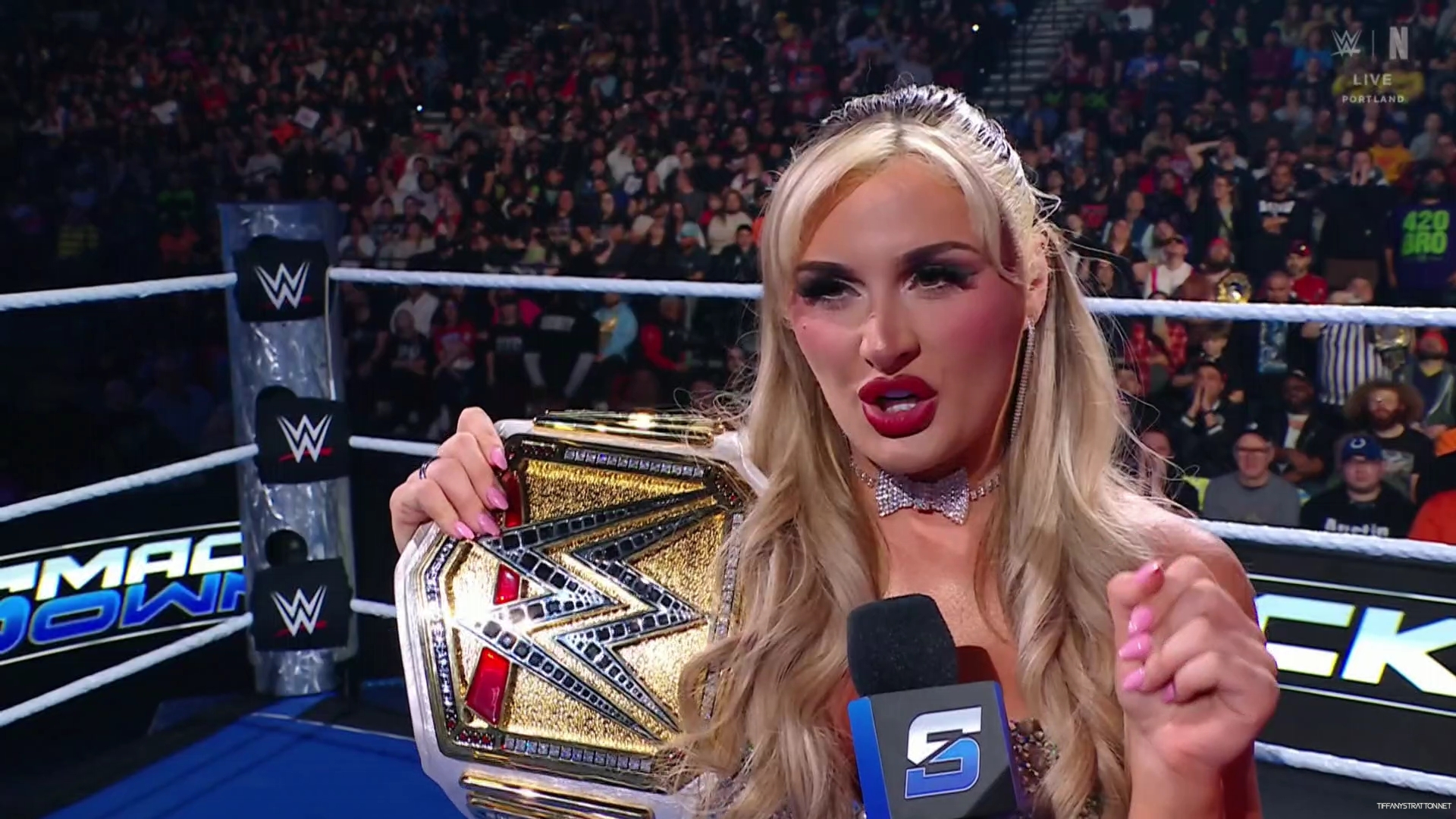 WWE_Friday_Night_SmackDown_2025_01_10_1080p_NETFLiX_h264-Star_mp40167.jpg