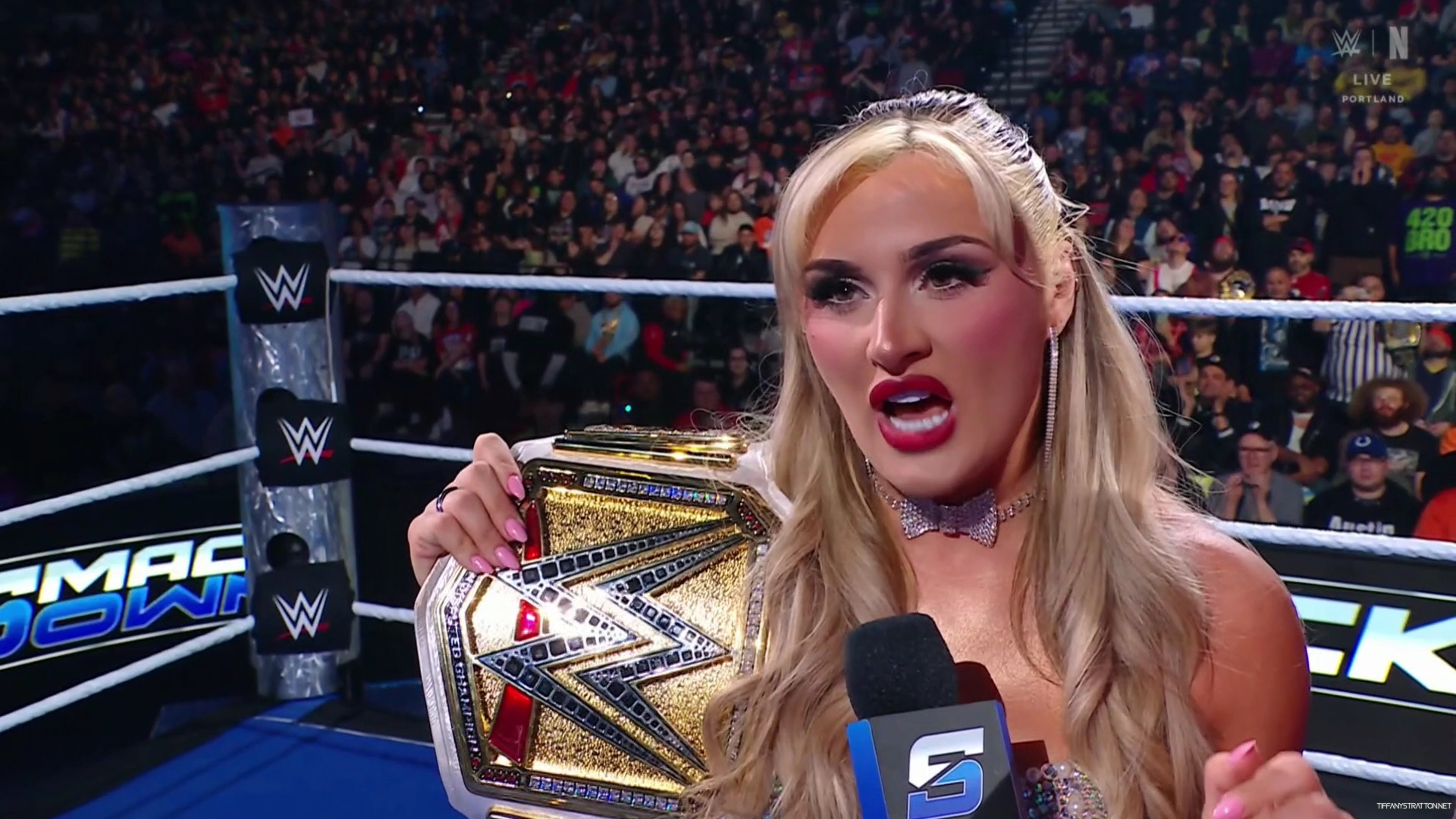 WWE_Friday_Night_SmackDown_2025_01_10_1080p_NETFLiX_h264-Star_mp40168.jpg