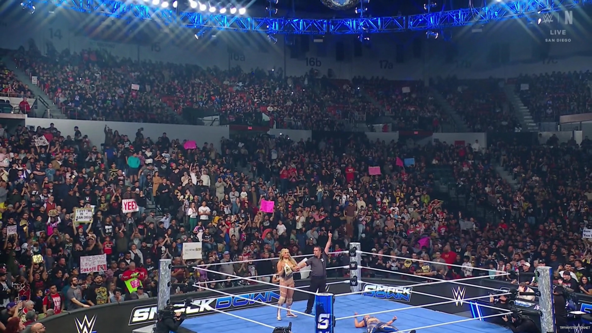 WWE_Friday_Night_SmackDown_2025_01_17_1080p_NETFLiX_h264-Star_mp41474.jpg