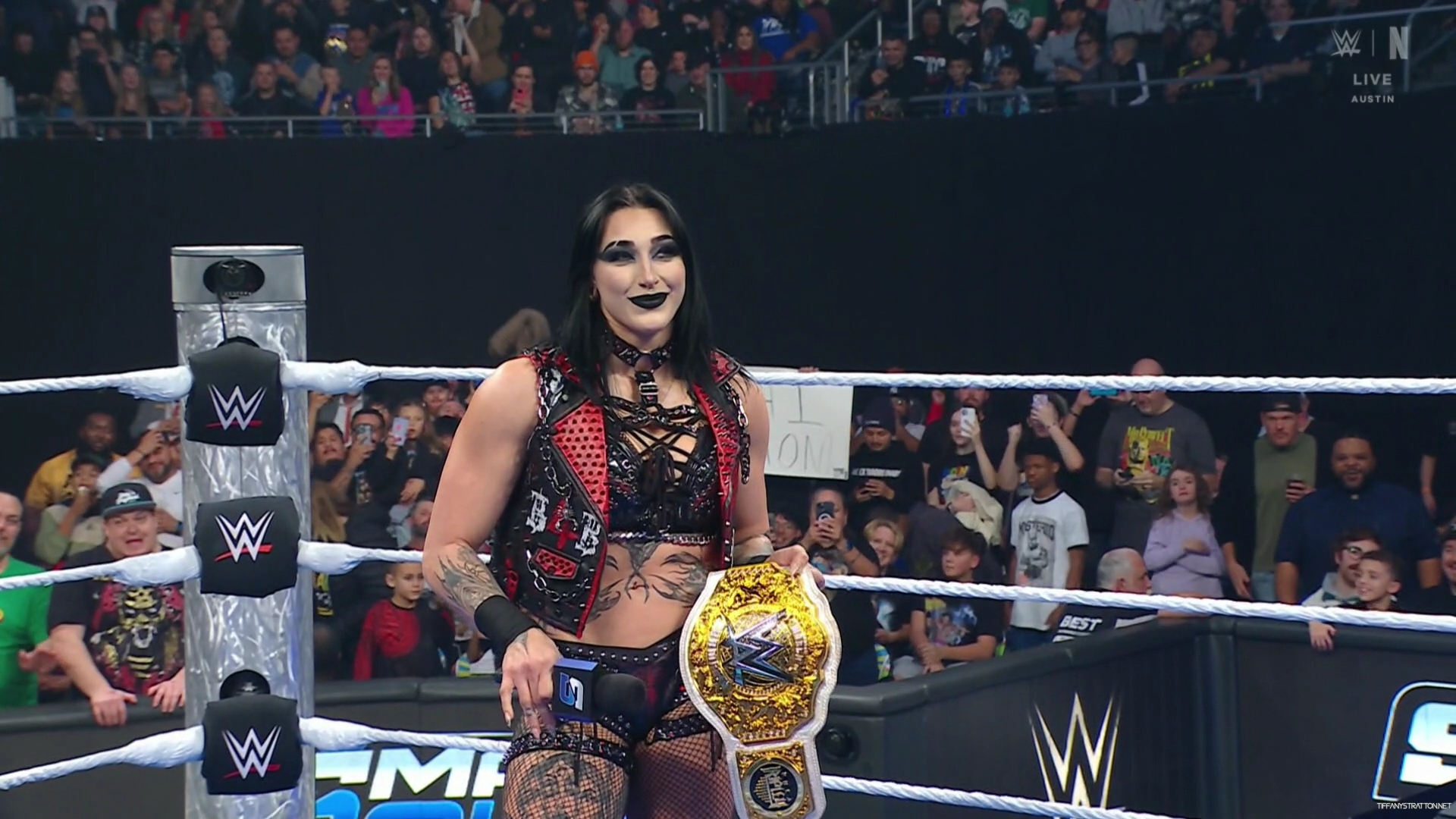 WWE_Friday_Night_SmackDown_2025_01_24_1080p_NETFLiX_CAP_h264-Star_mp40272.jpg