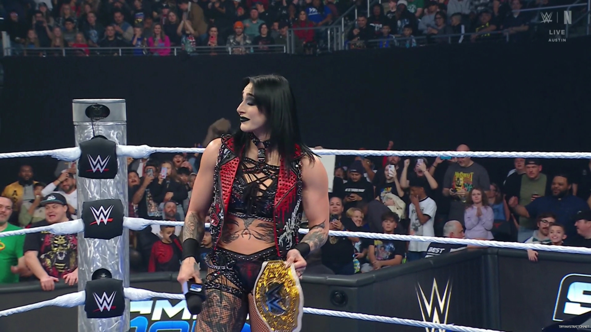 WWE_Friday_Night_SmackDown_2025_01_24_1080p_NETFLiX_CAP_h264-Star_mp40273.jpg