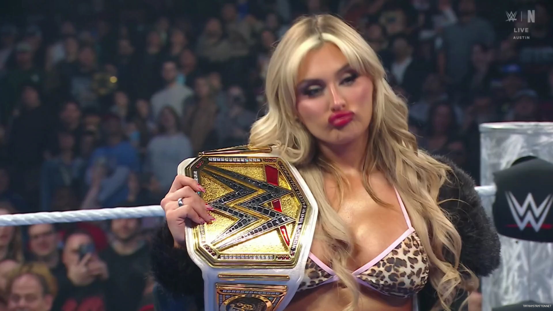 WWE_Friday_Night_SmackDown_2025_01_24_1080p_NETFLiX_CAP_h264-Star_mp40296.jpg