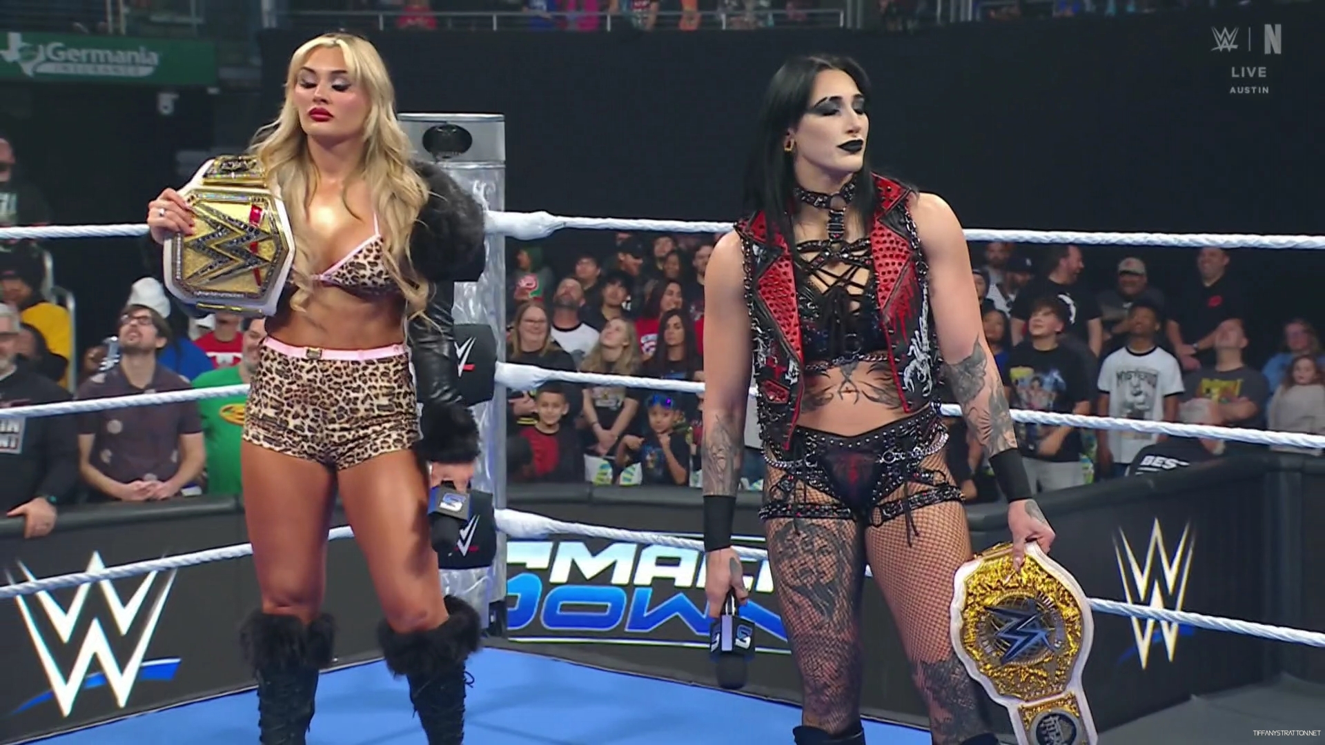 WWE_Friday_Night_SmackDown_2025_01_24_1080p_NETFLiX_CAP_h264-Star_mp40566.jpg