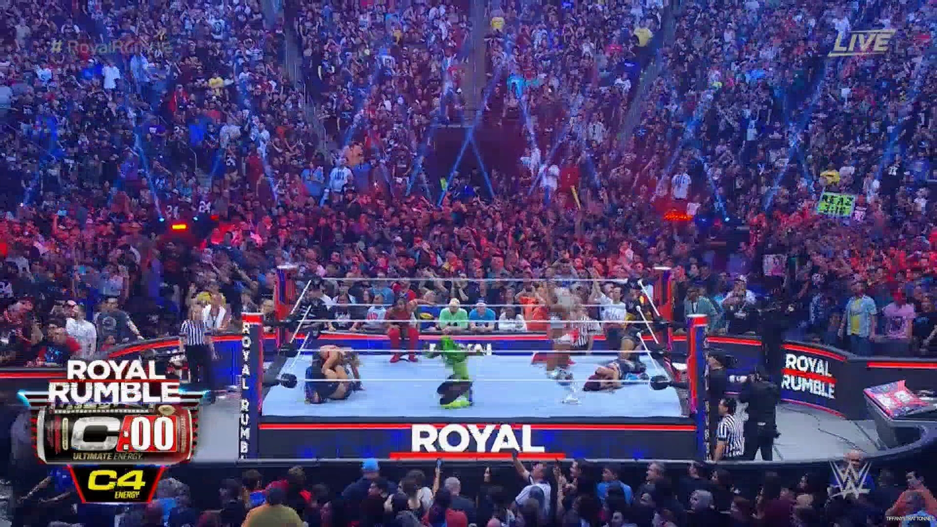 WWE_Royal_Rumble_2024_1080p_WEB_x264-XWT_mp40165.jpg