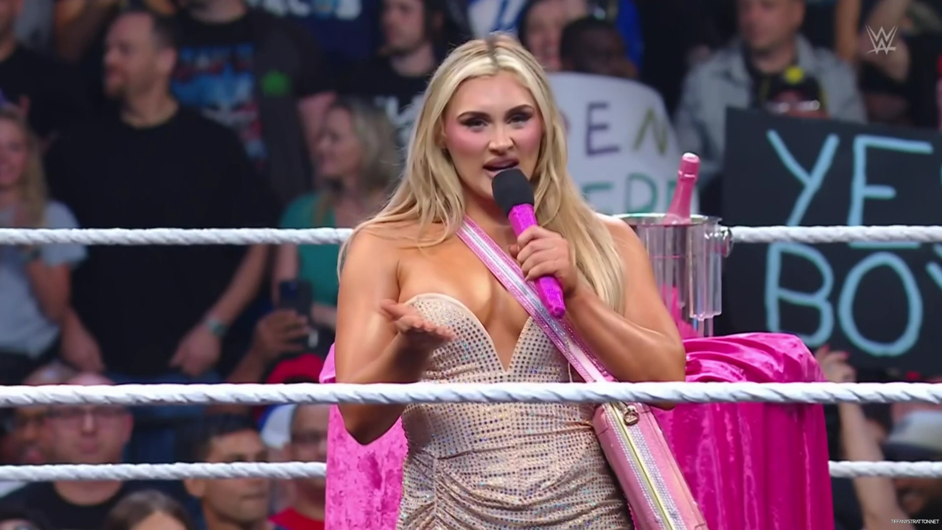 WWE_Friday_Night_SmackDown_2024_08_16_1080p_HDTV_h264-Star_mp40162.jpg
