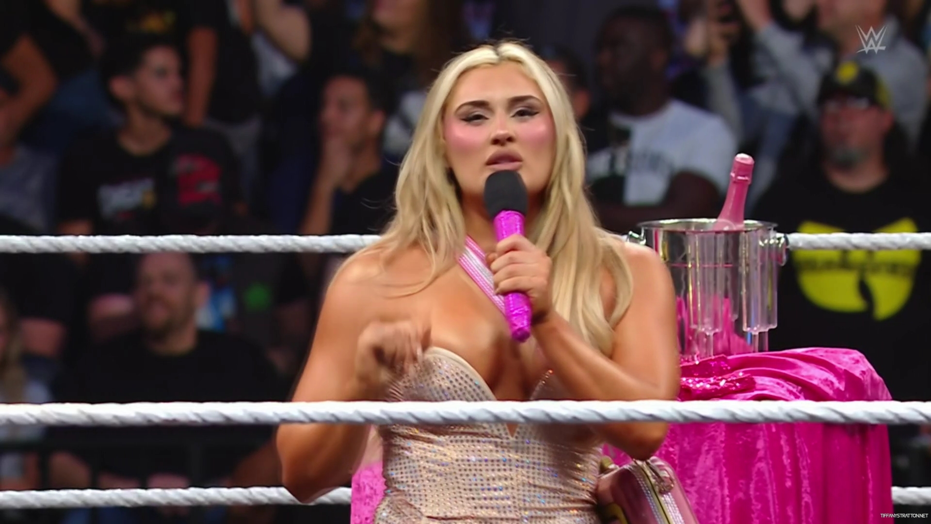 WWE_Friday_Night_SmackDown_2024_08_16_1080p_HDTV_h264-Star_mp40178.jpg