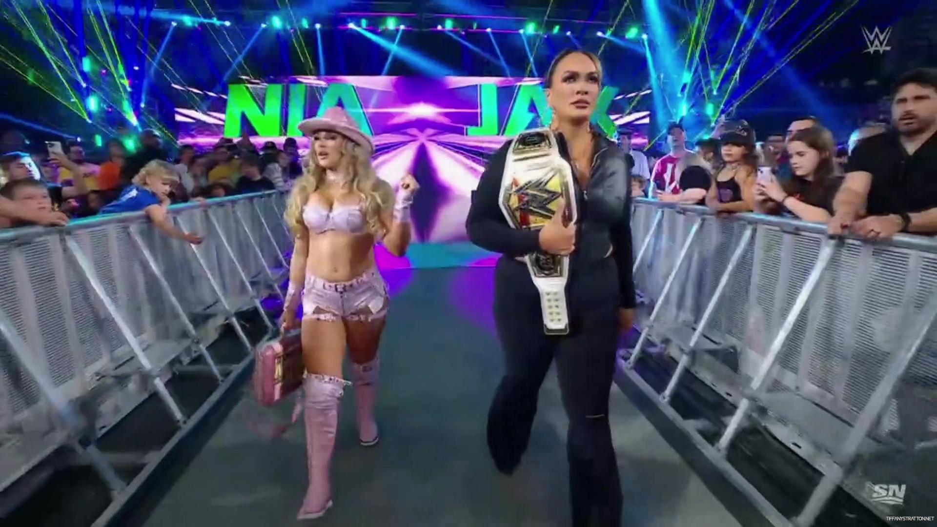 WWE_Friday_Night_SmackDown_2024_10_04_1080p_Sportnet360_h264-Star_mp41048.jpg
