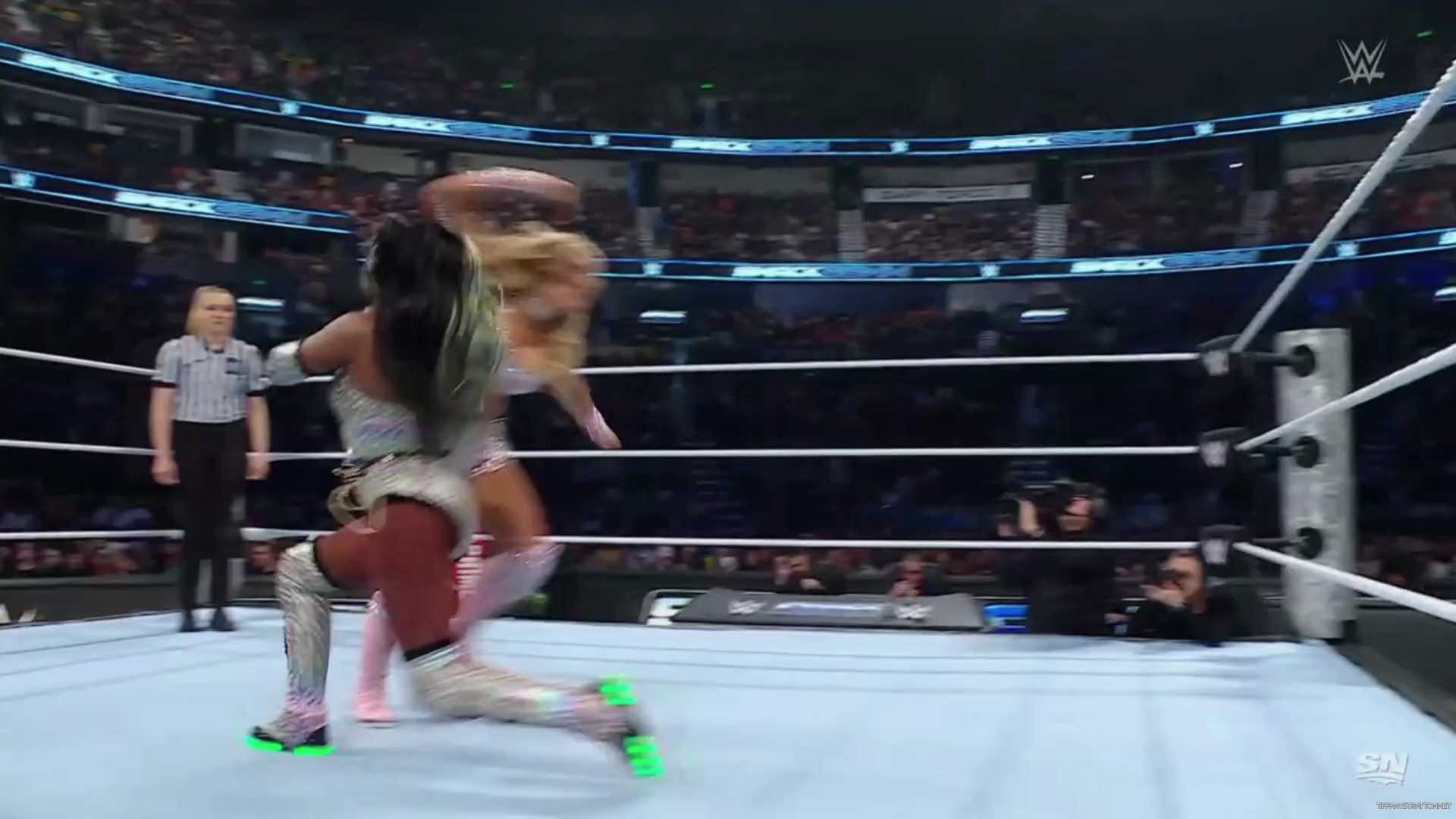 WWE_Friday_Night_SmackDown_2024_10_04_1080p_Sportnet360_h264-Star_mp41521.jpg