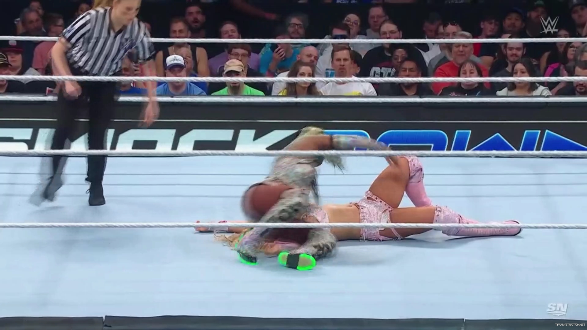 WWE_Friday_Night_SmackDown_2024_10_04_1080p_Sportnet360_h264-Star_mp41533.jpg