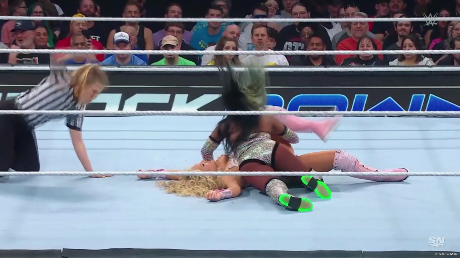 WWE_Friday_Night_SmackDown_2024_10_04_1080p_Sportnet360_h264-Star_mp41534.jpg