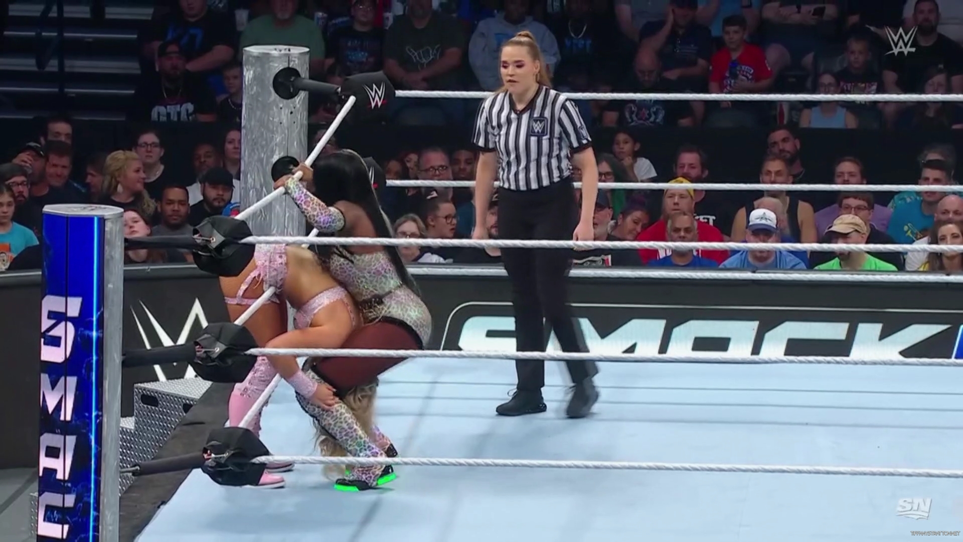 WWE_Friday_Night_SmackDown_2024_10_04_1080p_Sportnet360_h264-Star_mp41549.jpg