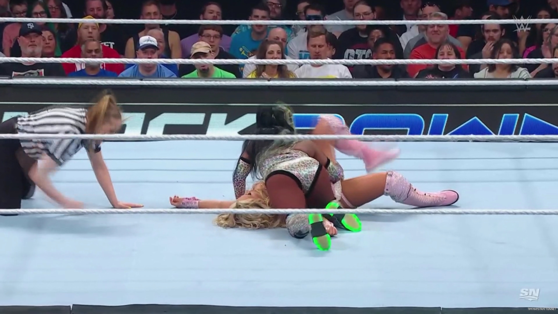 WWE_Friday_Night_SmackDown_2024_10_04_1080p_Sportnet360_h264-Star_mp41565.jpg