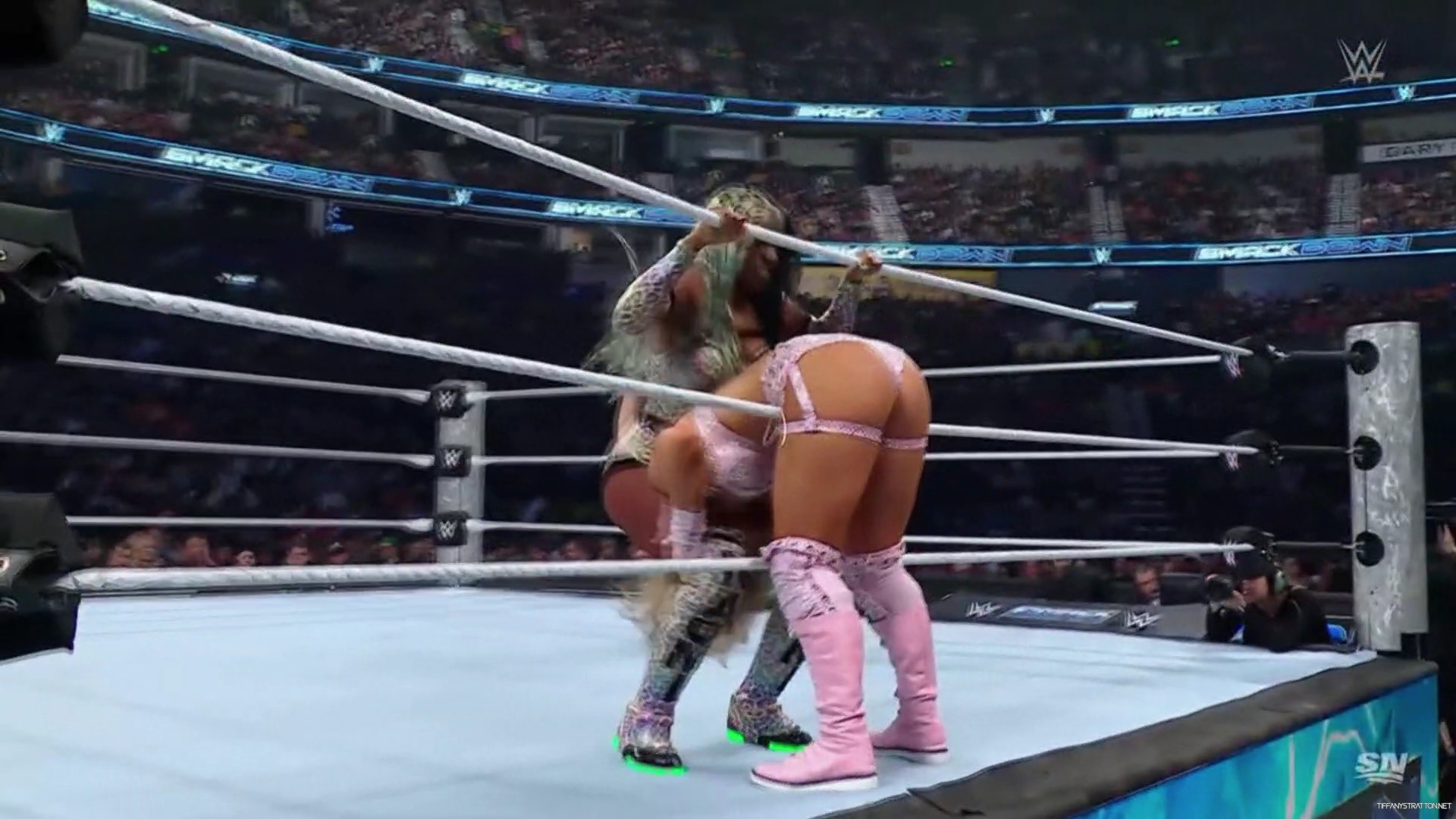 WWE_Friday_Night_SmackDown_2024_10_04_1080p_Sportnet360_h264-Star_mp41578.jpg