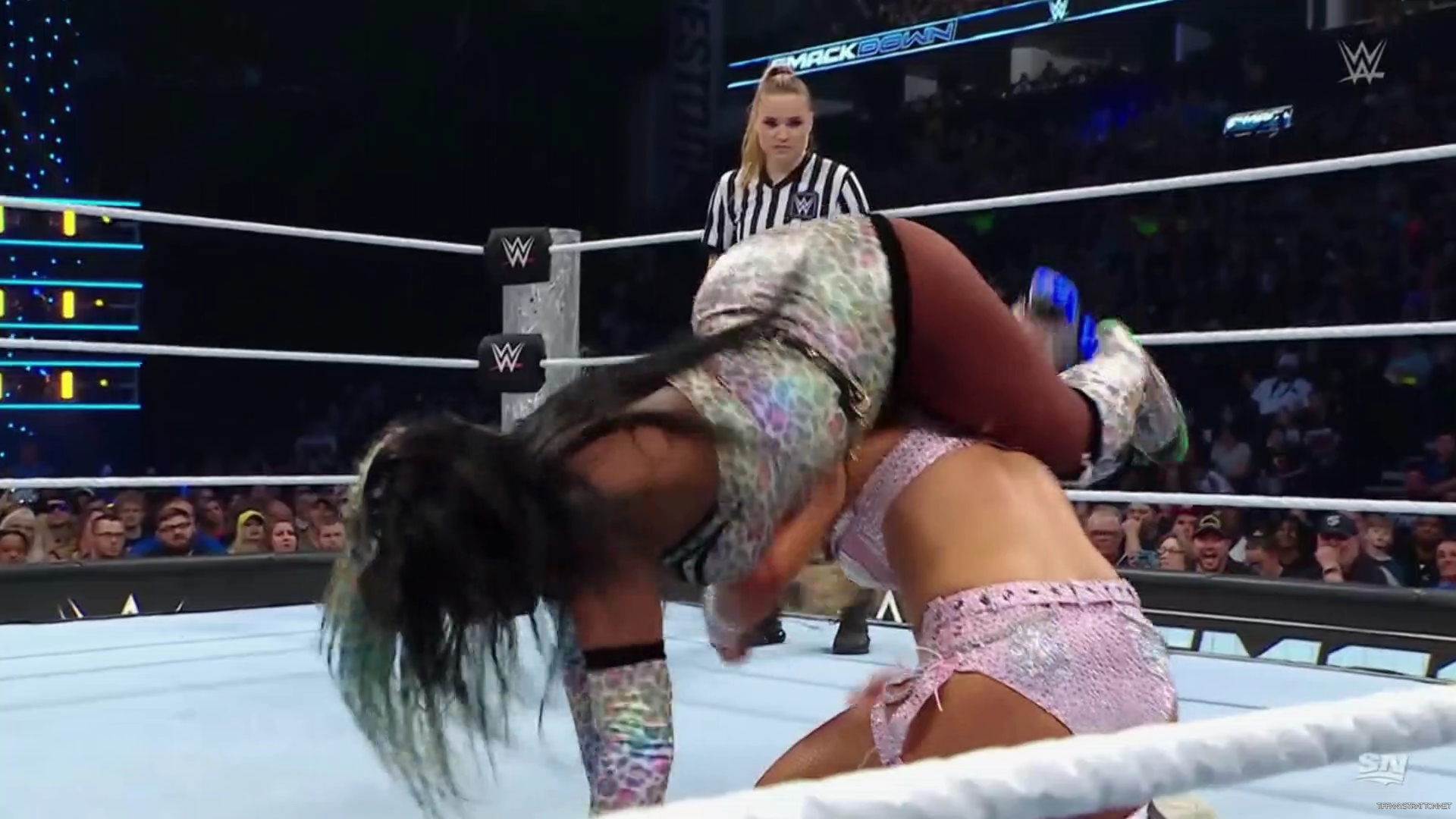 WWE_Friday_Night_SmackDown_2024_10_04_1080p_Sportnet360_h264-Star_mp41715.jpg