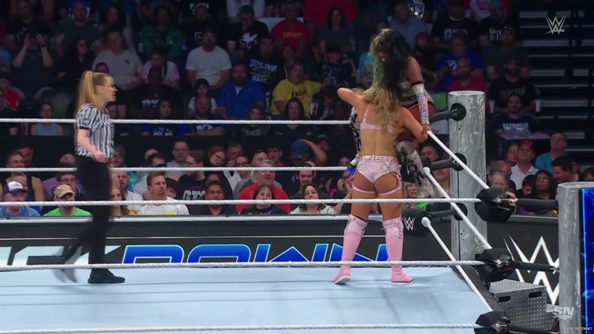 WWE_Friday_Night_SmackDown_2024_10_04_1080p_Sportnet360_h264-Star_mp41768.jpg