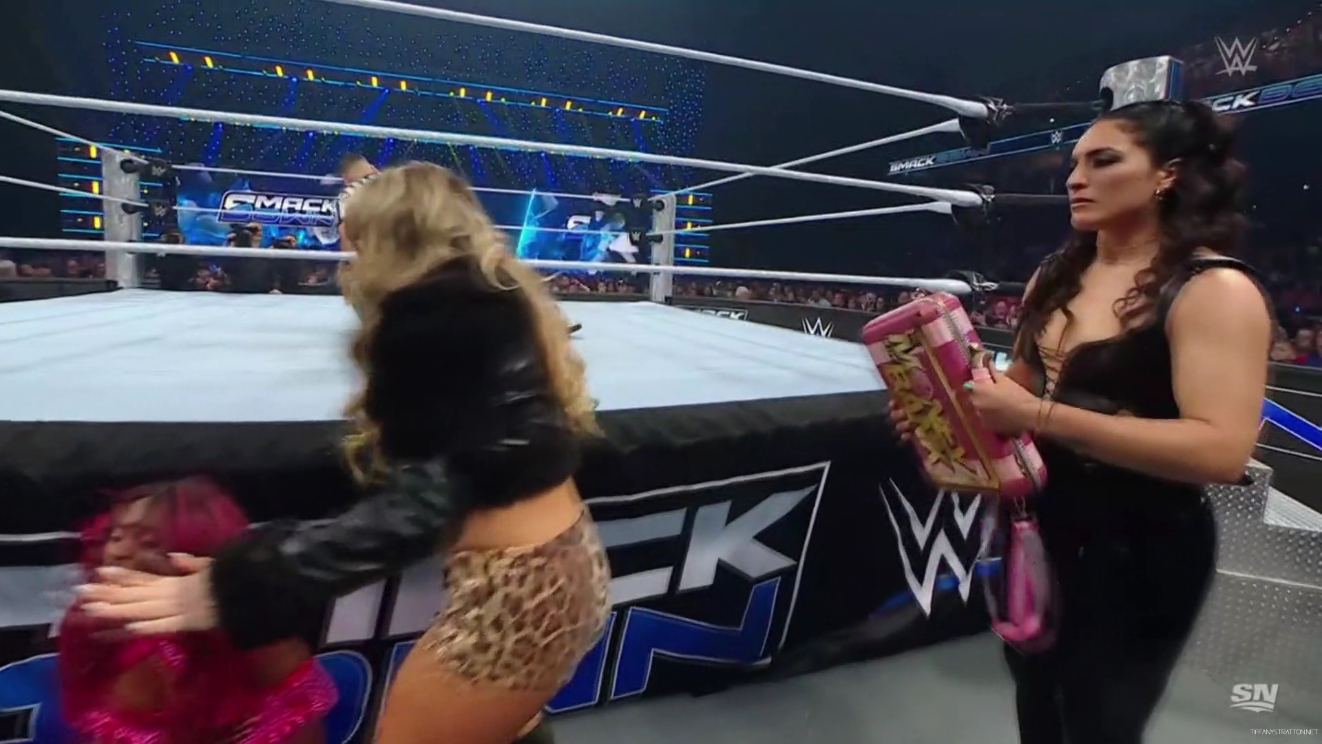 WWE_Friday_Night_SmackDown_2024_10_11_1080p_Sportnet360_h264-Star_mp42864.jpg