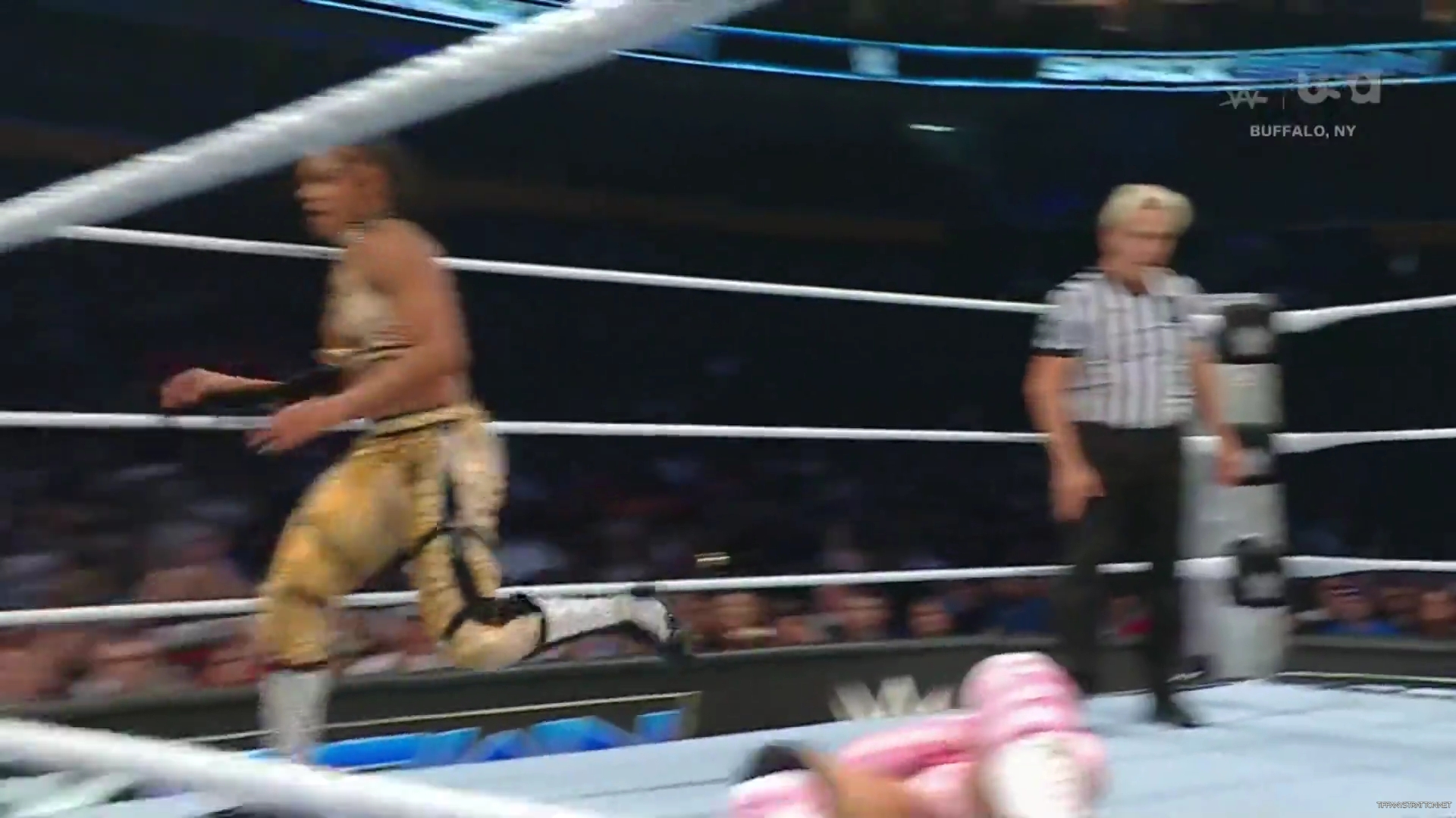 WWE_Friday_Night_SmackDown_2024_11_08_1080p_HDTV_x264-NWCHD_mp40402.jpg