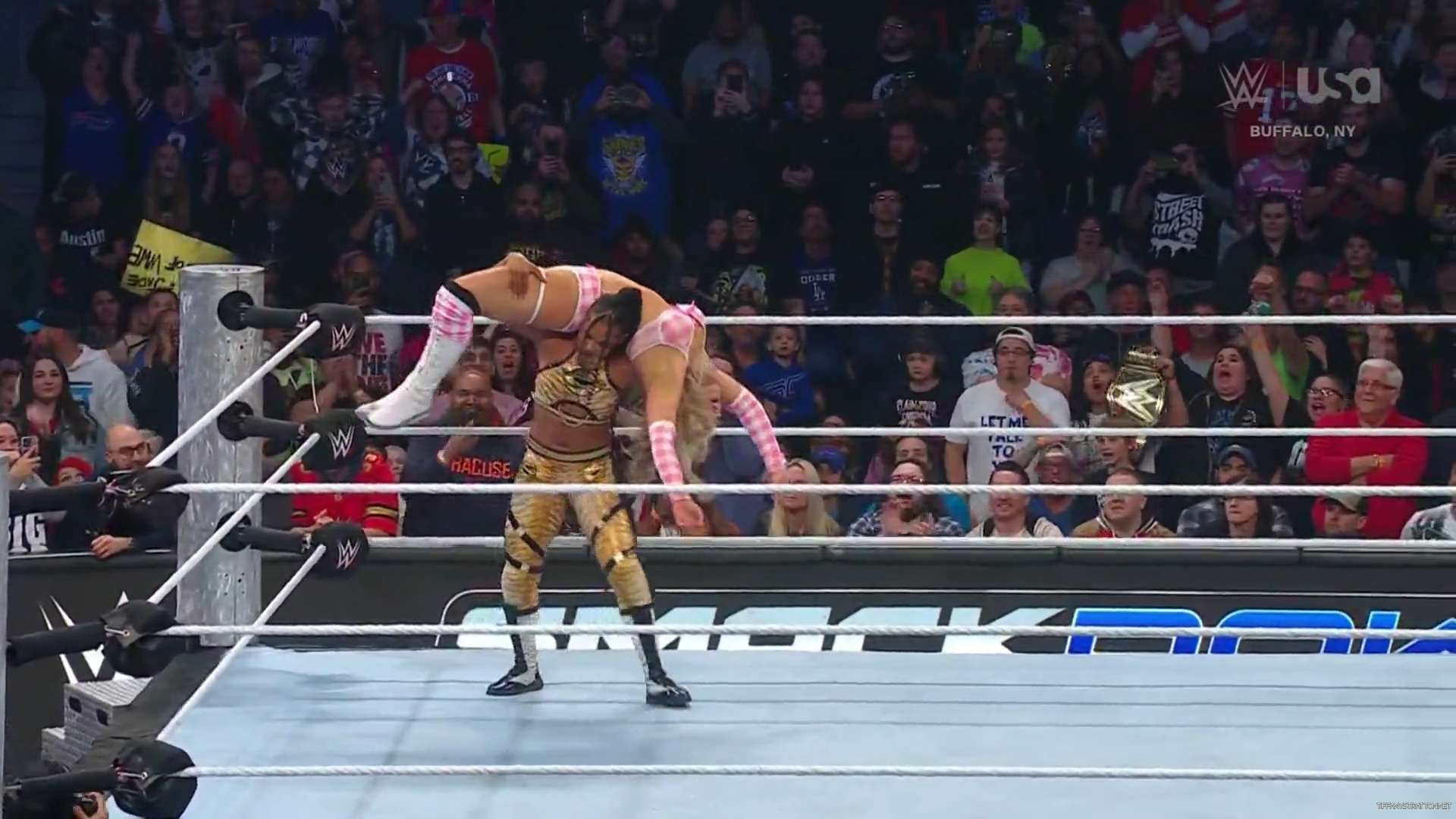 WWE_Friday_Night_SmackDown_2024_11_08_1080p_HDTV_x264-NWCHD_mp40452.jpg