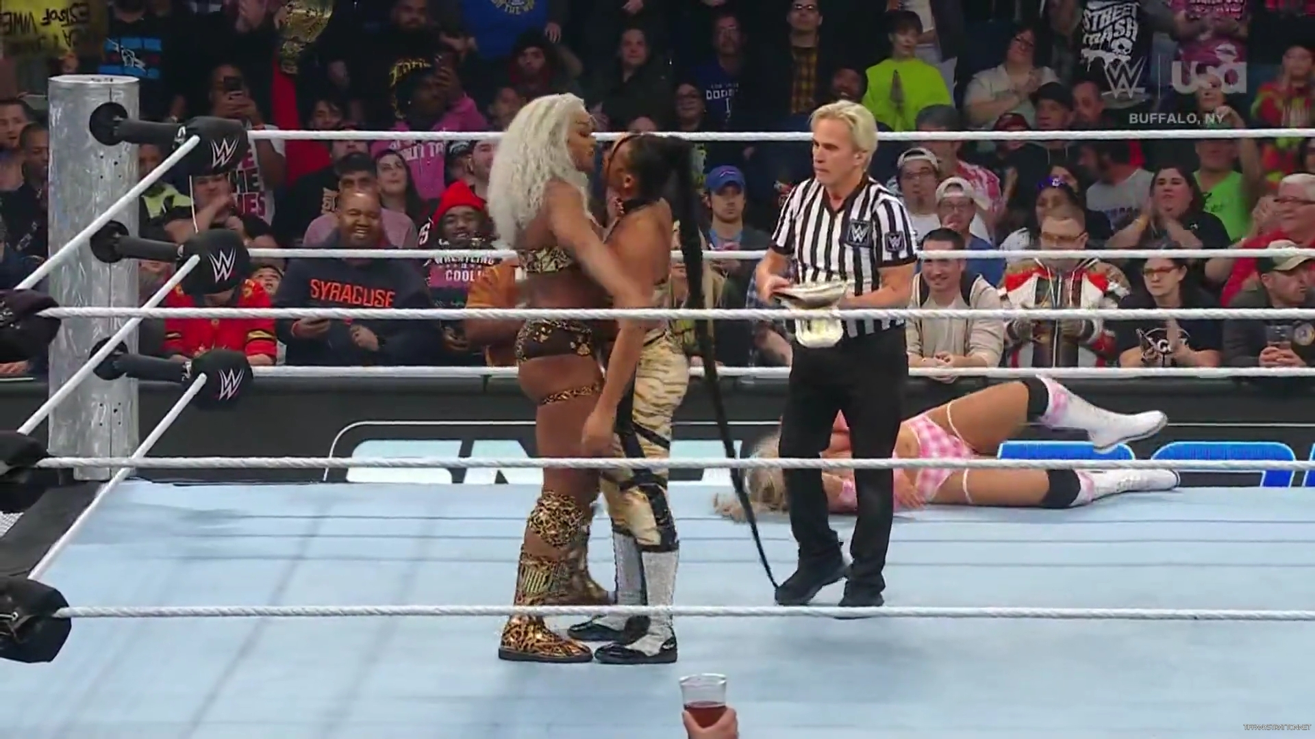 WWE_Friday_Night_SmackDown_2024_11_08_1080p_HDTV_x264-NWCHD_mp40471.jpg