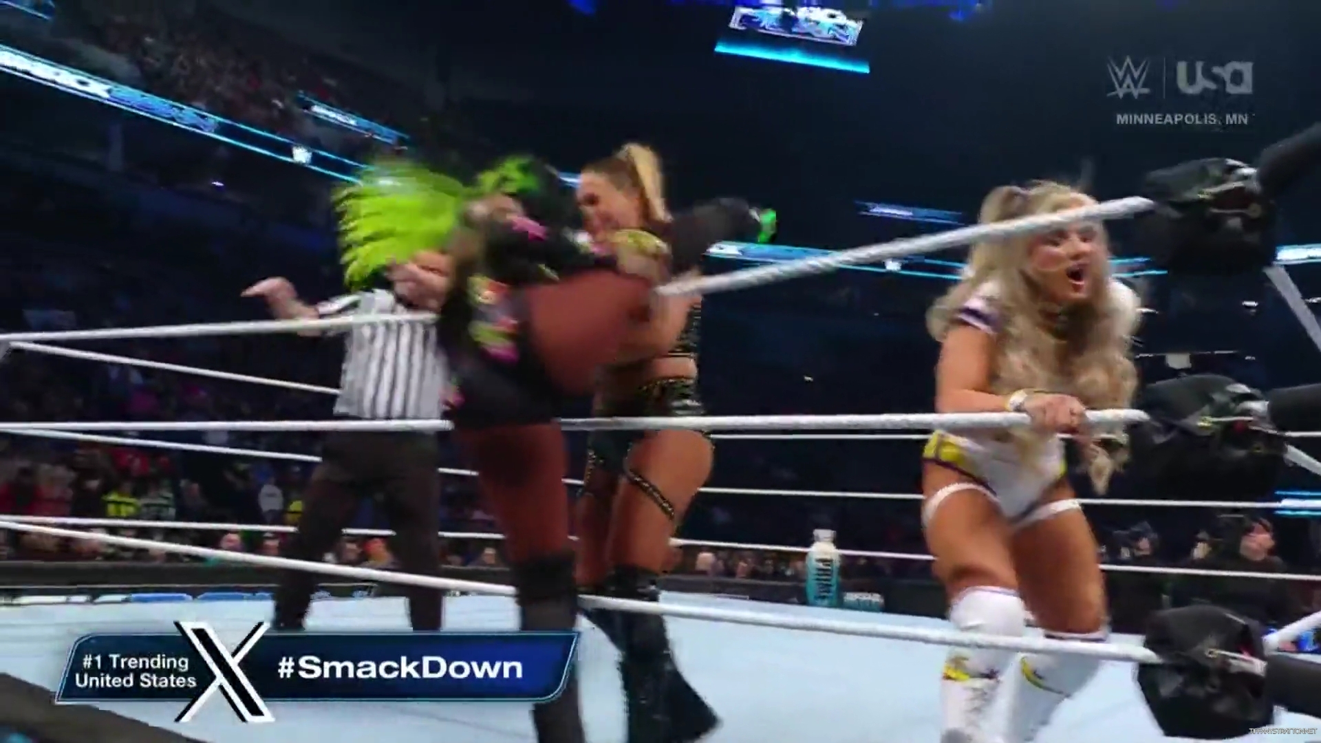 WWE_Friday_Night_SmackDown_2024_12_06_1080p_HDTV_x264-NWCHD_mp41269.jpg