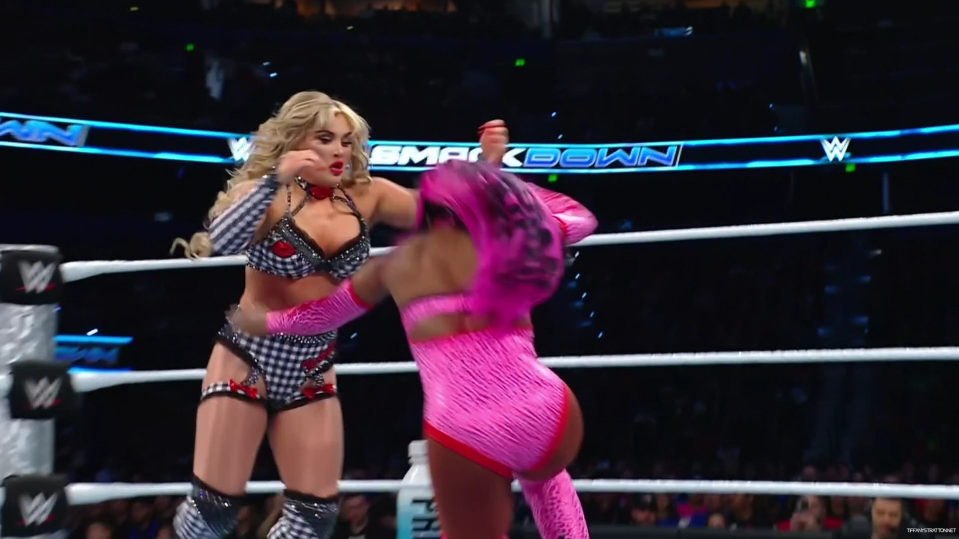 WWE_Friday_Night_SmackDown_2024_12_27_1080p_HDTV_h264-Star_mp43096.jpg
