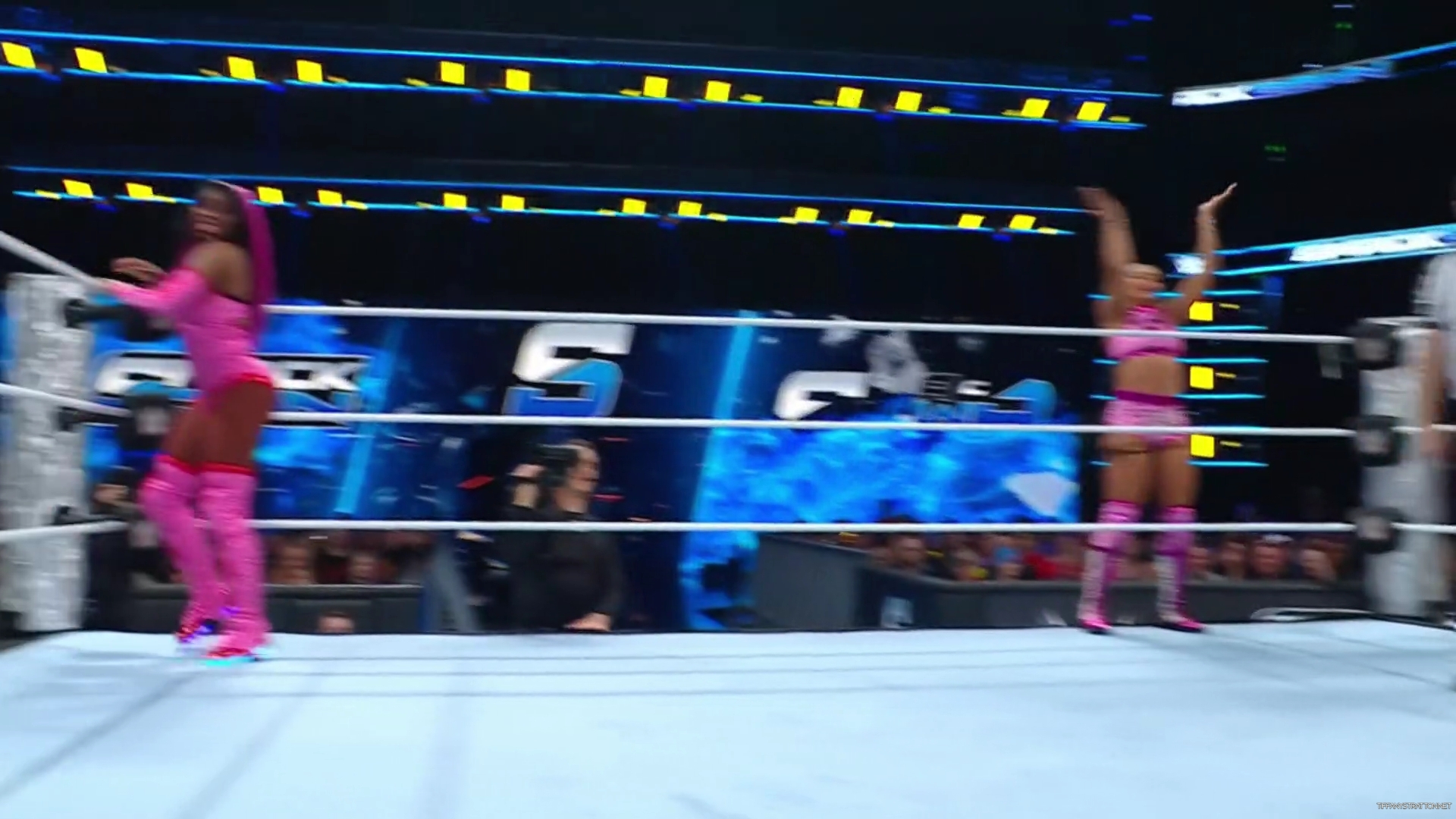 WWE_Friday_Night_SmackDown_2024_12_27_1080p_HDTV_h264-Star_mp43130.jpg