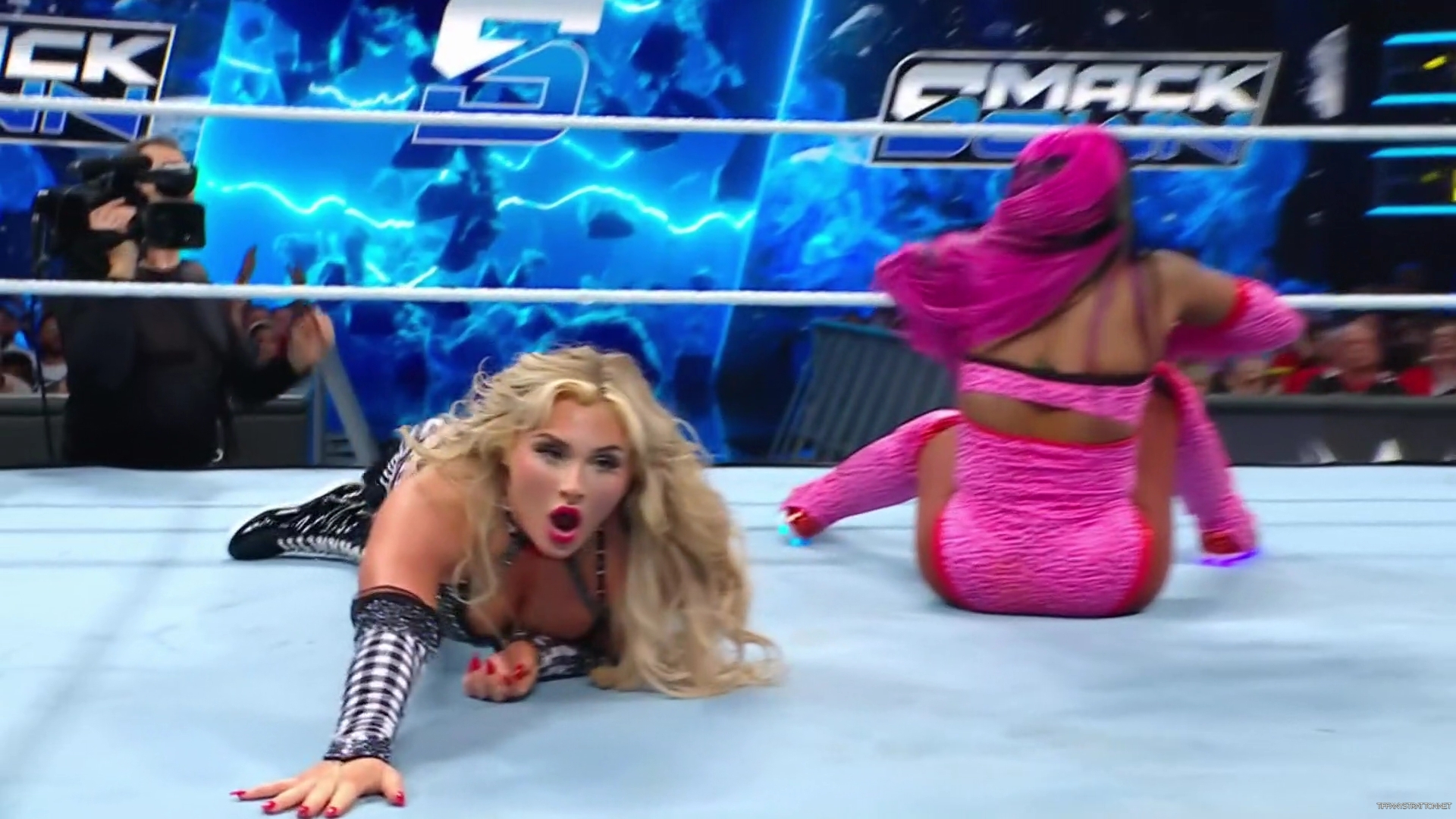 WWE_Friday_Night_SmackDown_2024_12_27_1080p_HDTV_h264-Star_mp43823.jpg
