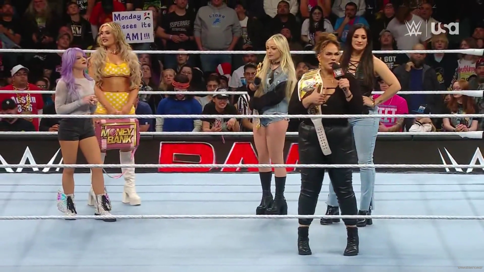 WWE_Monday_Night_Raw_2024_11_18_1080p_HDTV_x264-NWCHD_mp40065.jpg